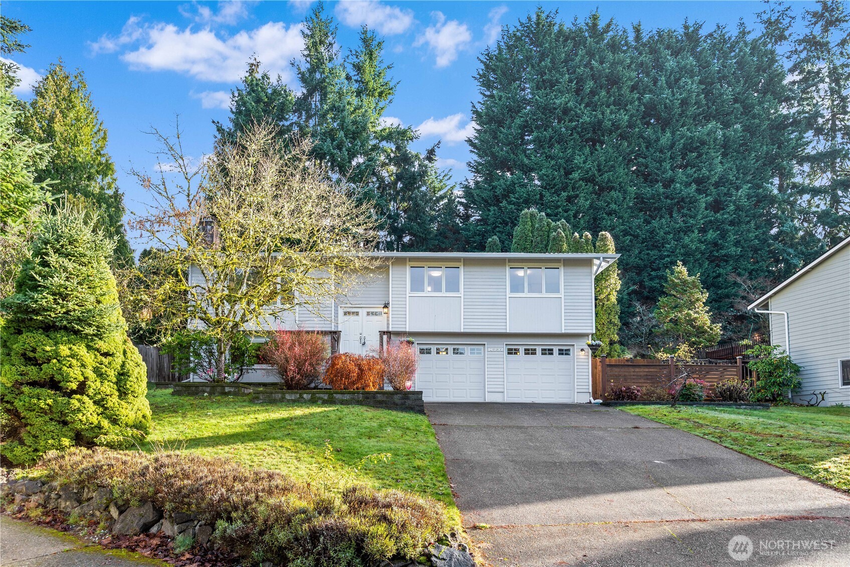 Beautifully maintained 3bd/2.25ba Bothell split level home offering 1,890 sq ft of living space on an 8,750 sq ft lot. Fresh paint and new carpet throughout make this home truly move-in ready! Enjoy two living areas, each with a cozy wood-burning fireplace, plus a tastefully updated kitchen and primary bath. Upgrades include Andersen windows, California Closet systems, and newer roof and mechanicals. The fully fenced backyard features mature landscaping and an entertainer's deck. Ideally located on a quiet cul-de-sac in top-rated Northshore School District, with easy access to I-405 and local amenities. Don't miss this opportunity to own a meticulously cared-for home that's ready for you to move right in! Pre Inspected.