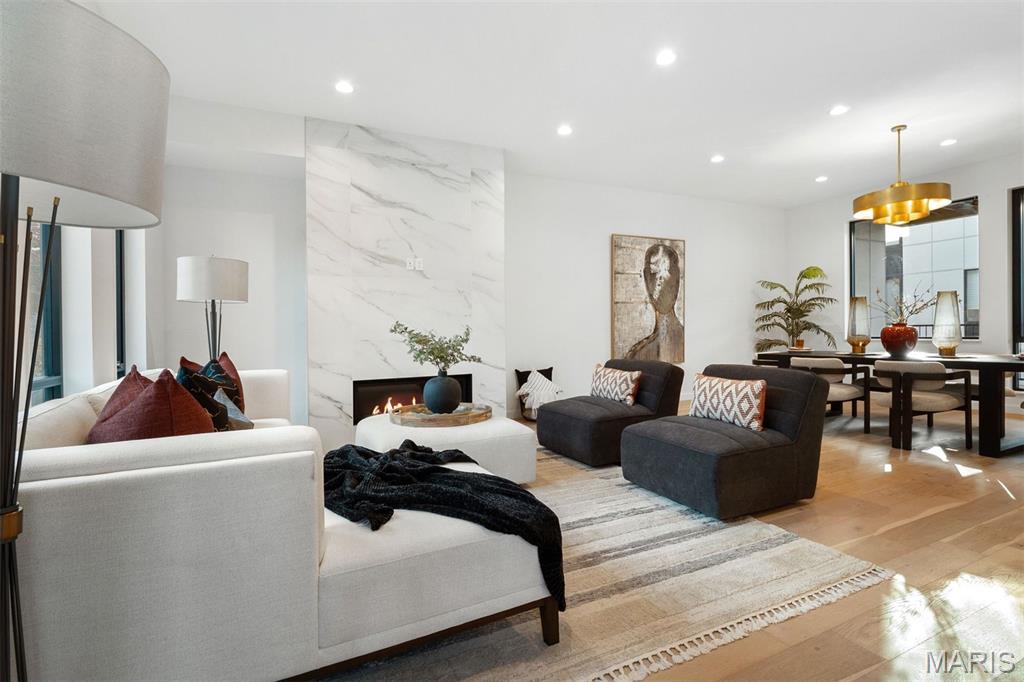 215 N Sarah Street 8