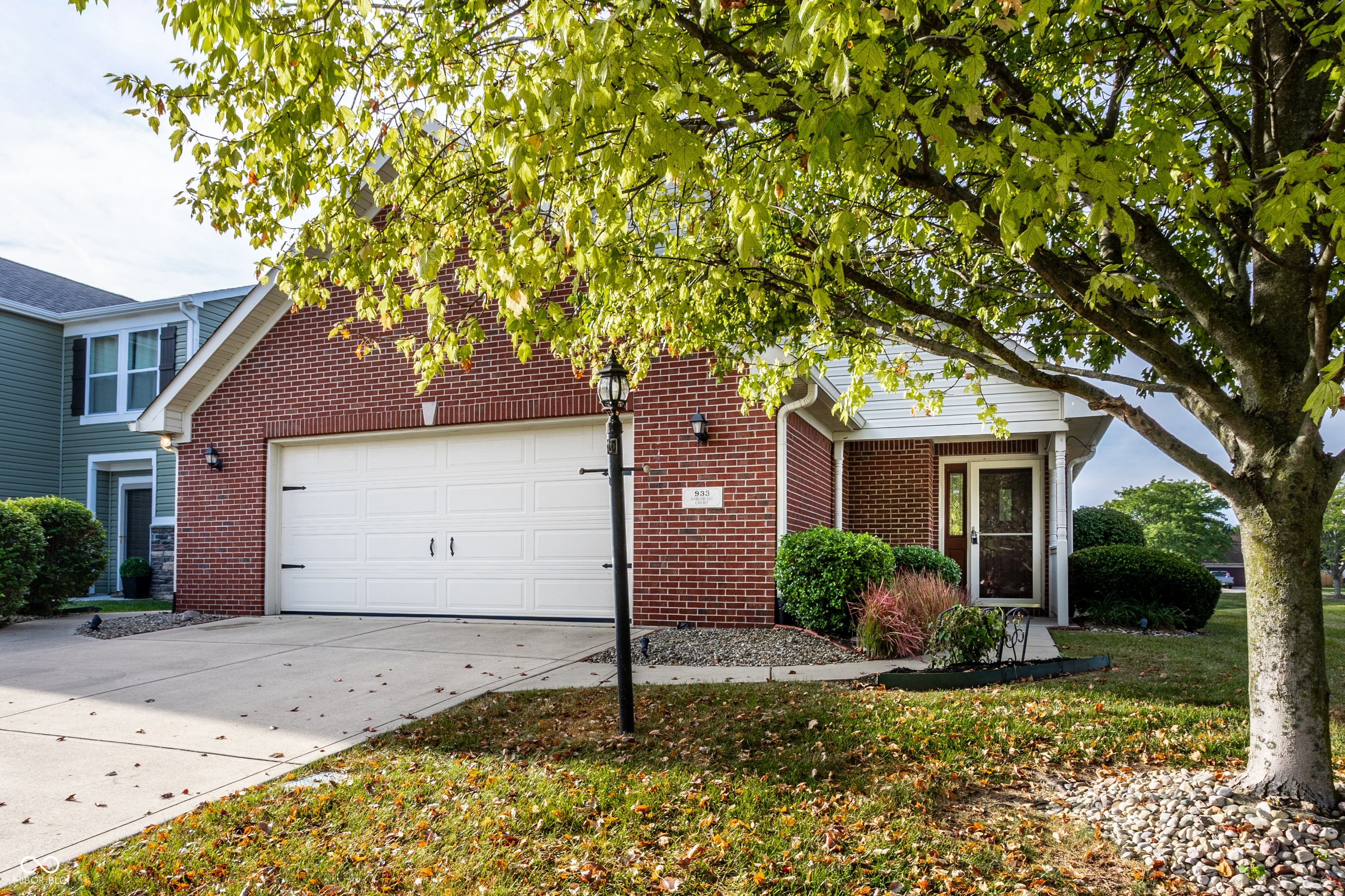 933 Amesbury Court