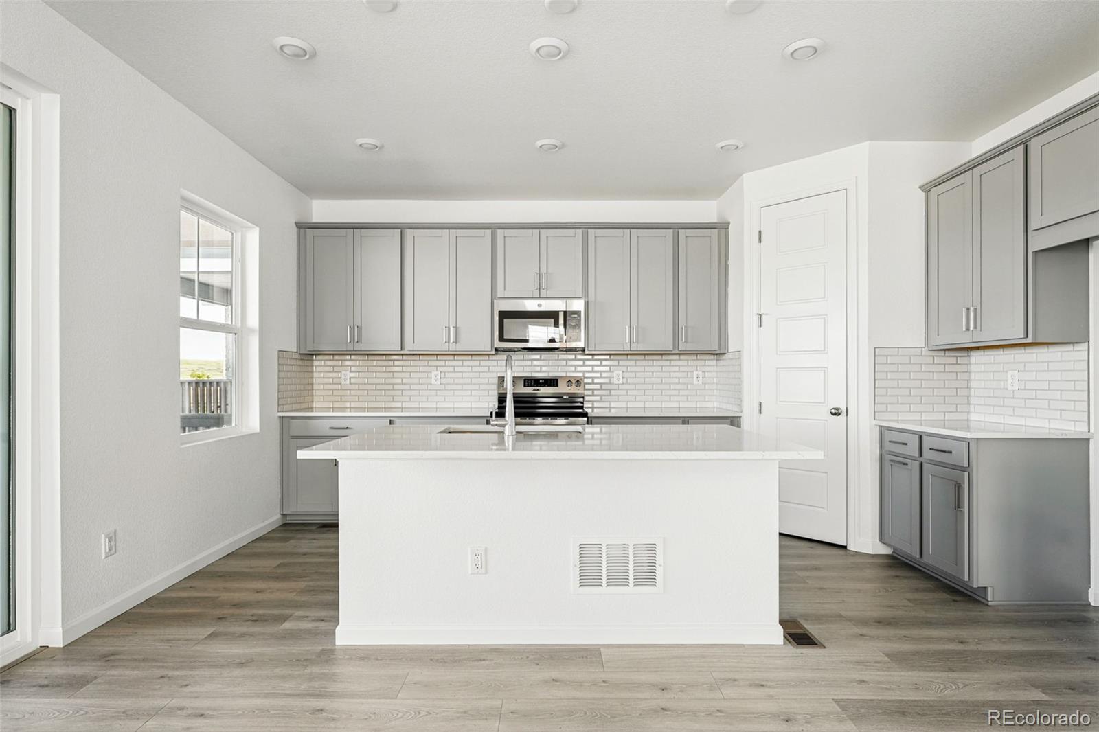 8816 Whiteclover Street