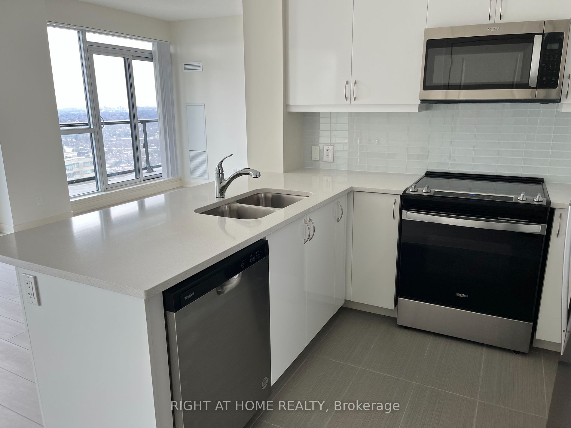 4955 Yonge St 2906