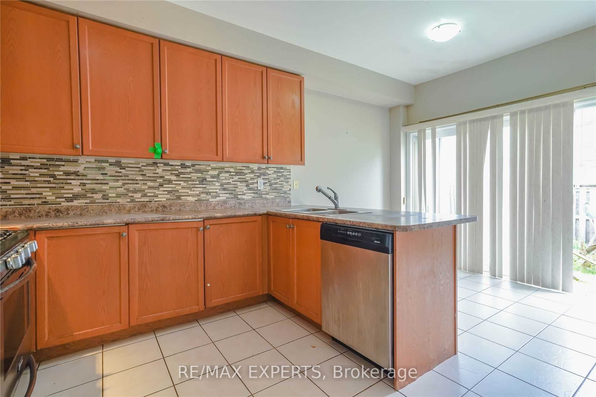 33 Saltspring Dr