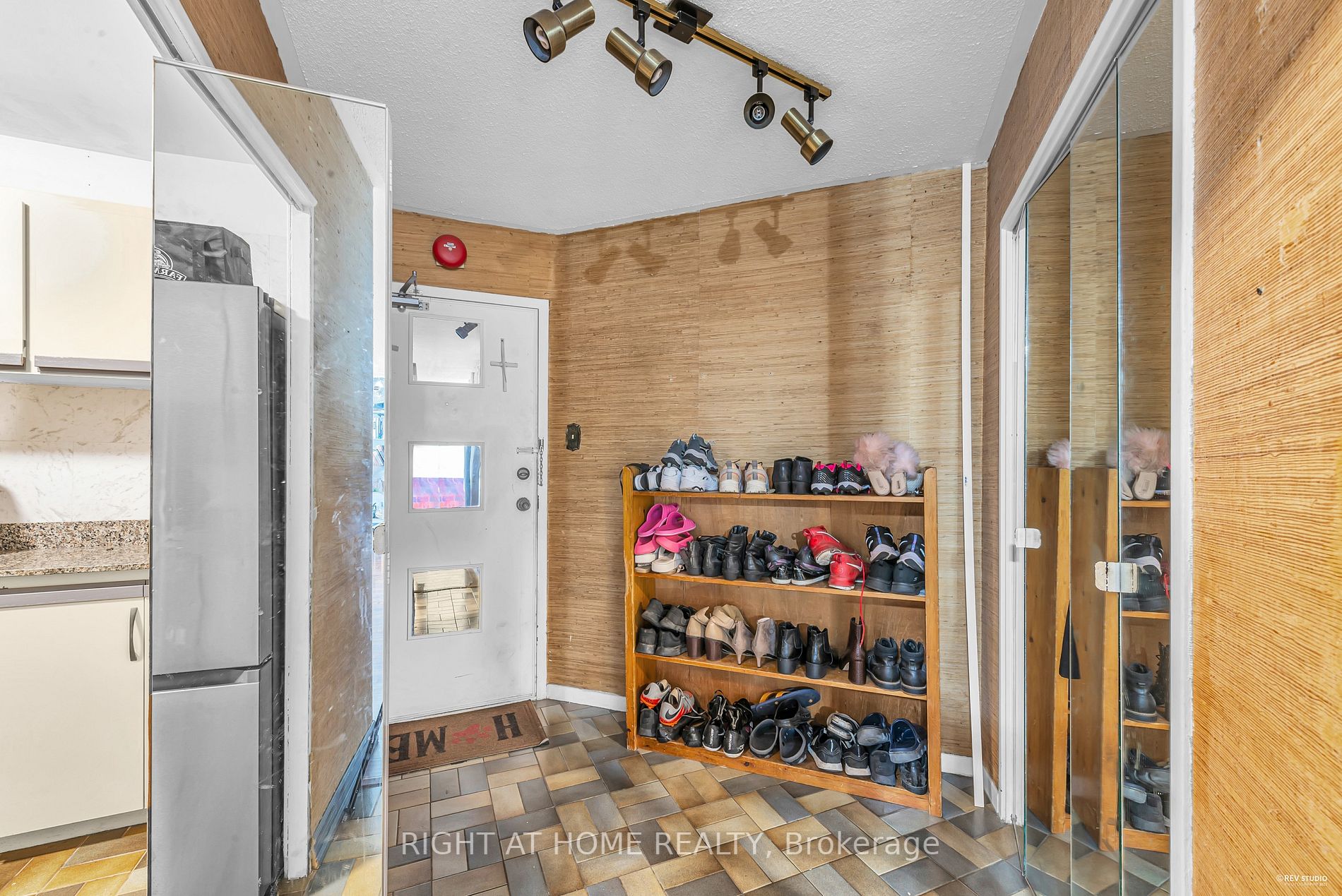 2323 Confederation Pkwy 408