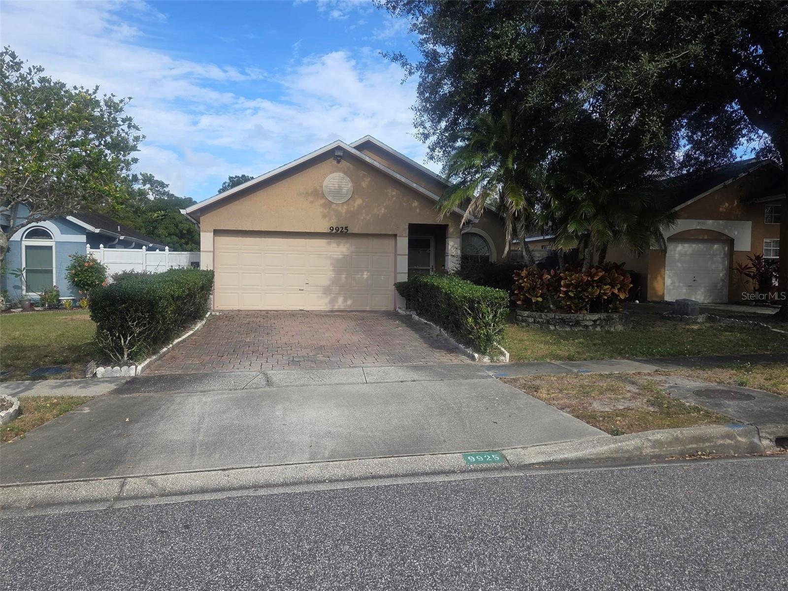 9925 Dean Oaks Court