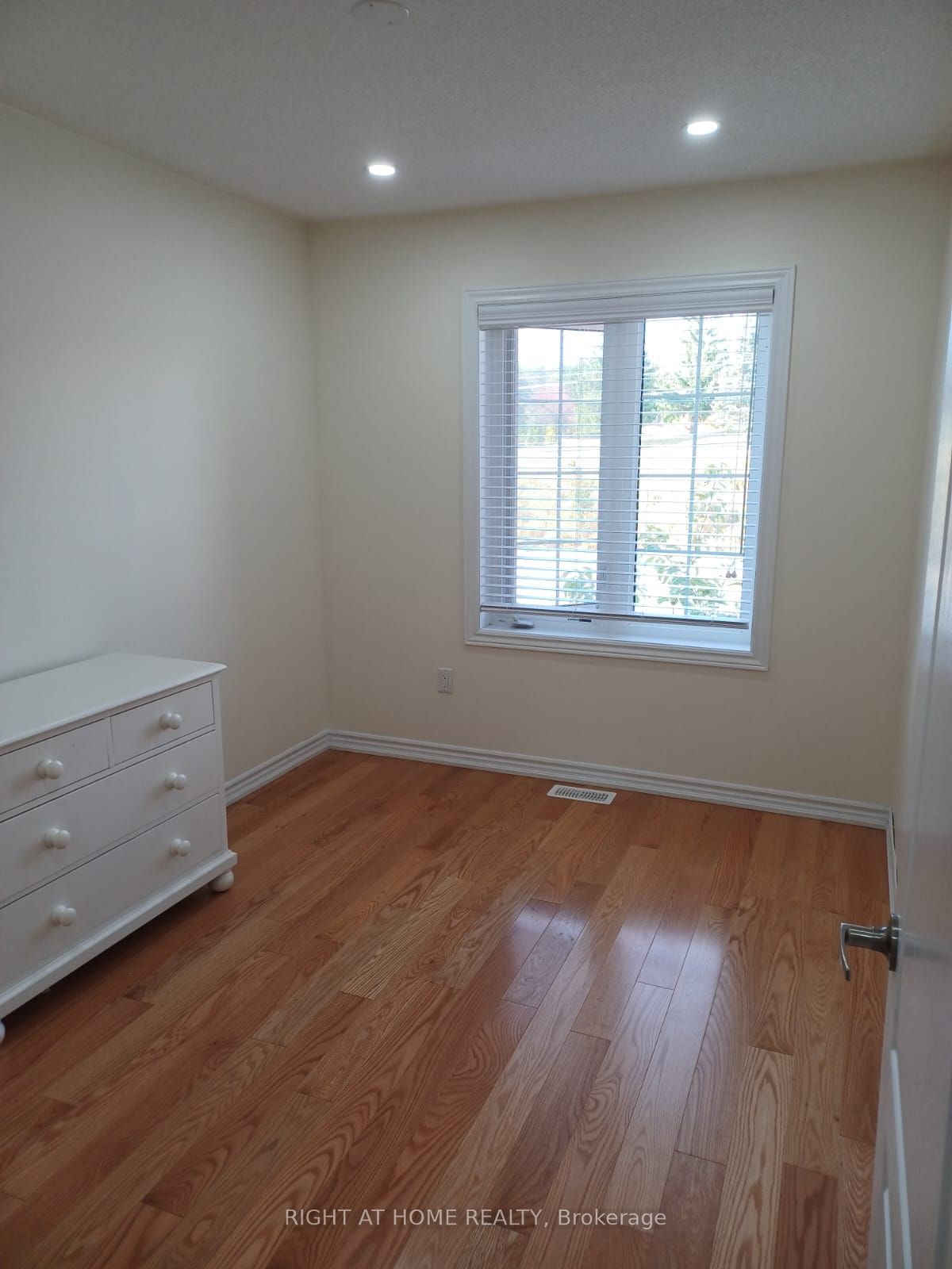 297 W Bloomington Rd