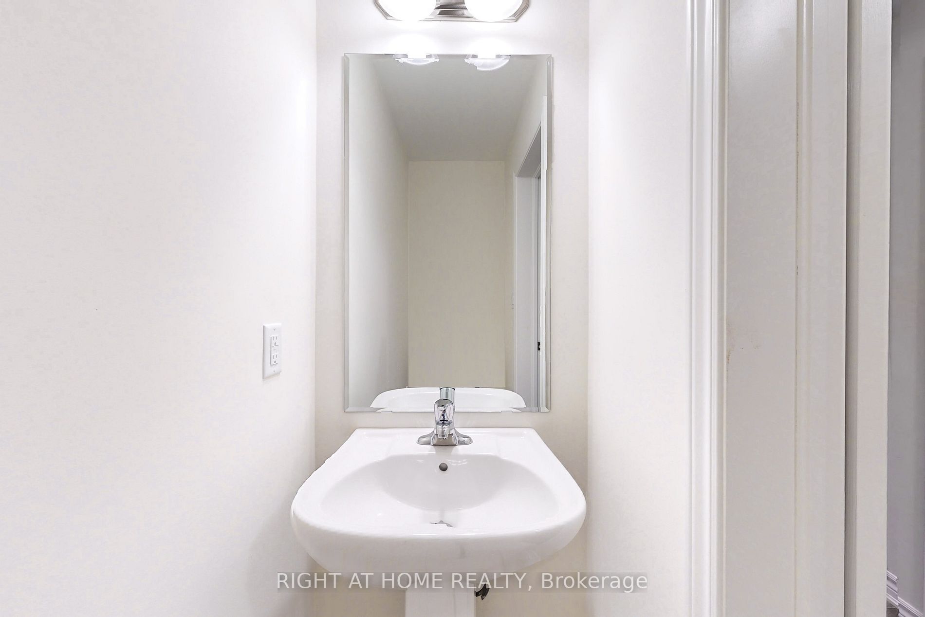 1034 Reflection Pl 207