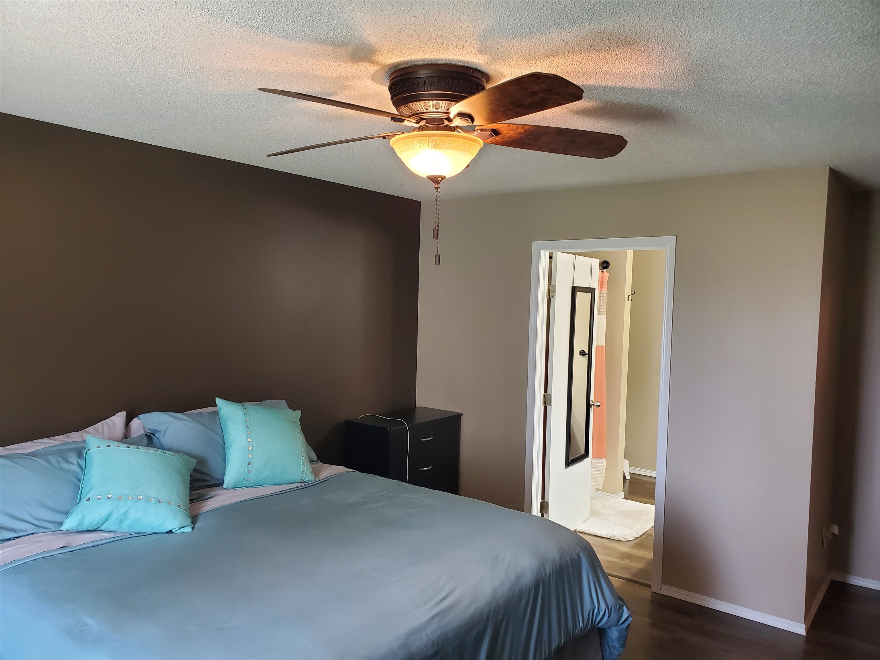 1435 E Berlin