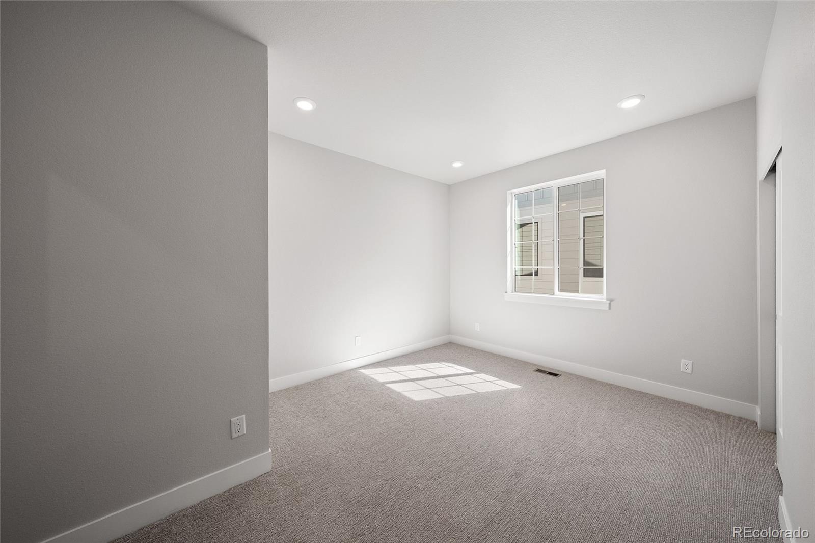 8652 Whiteclover Street