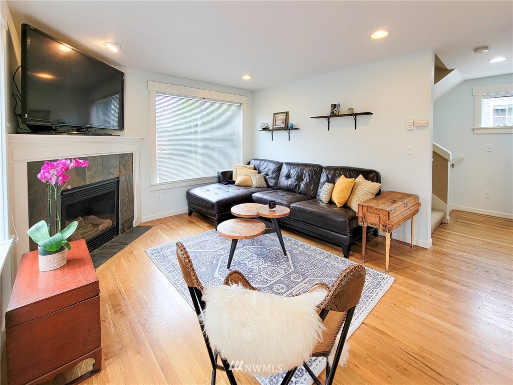 1209 Aurora Avenue N