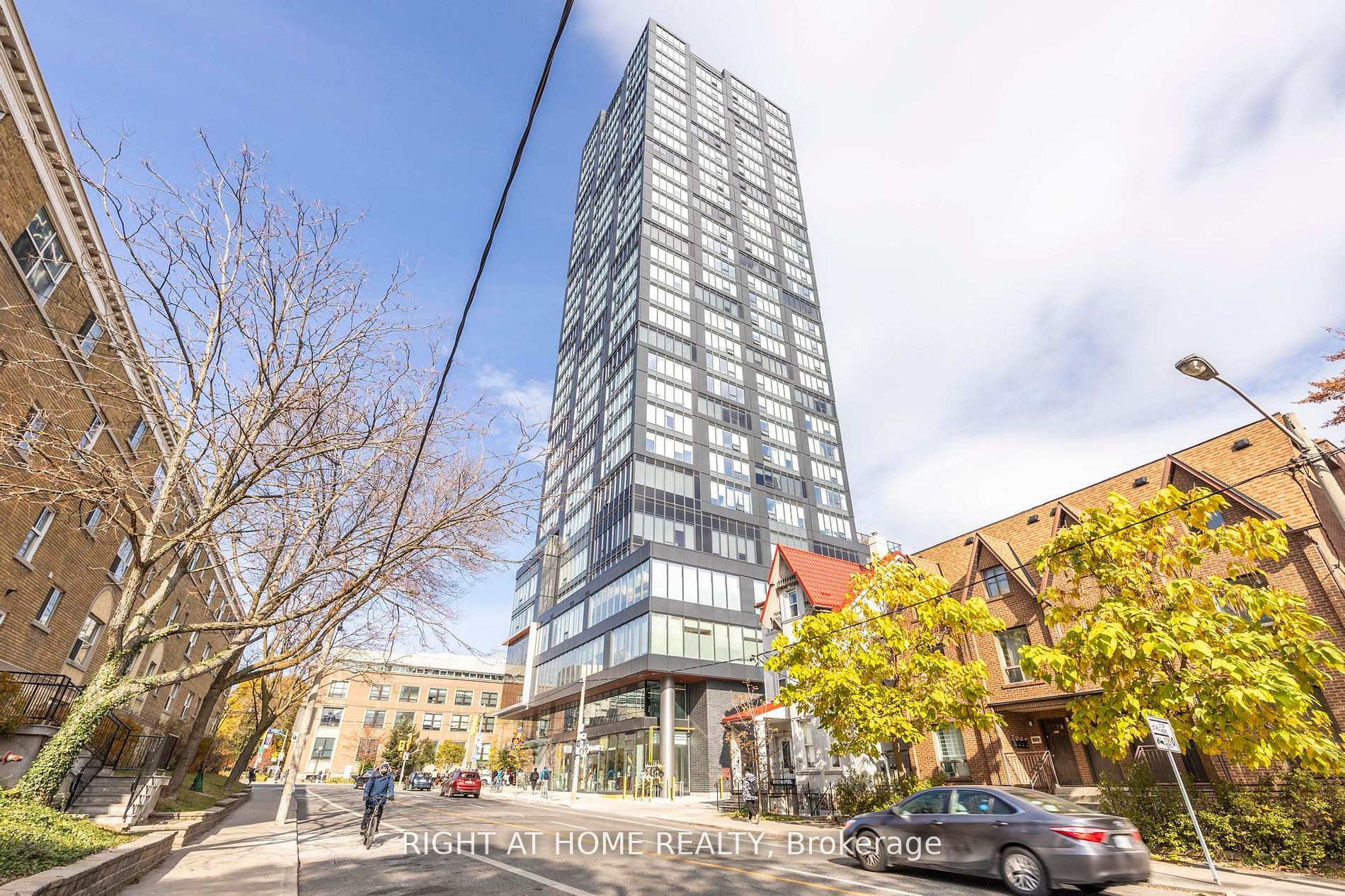 203 College St 504