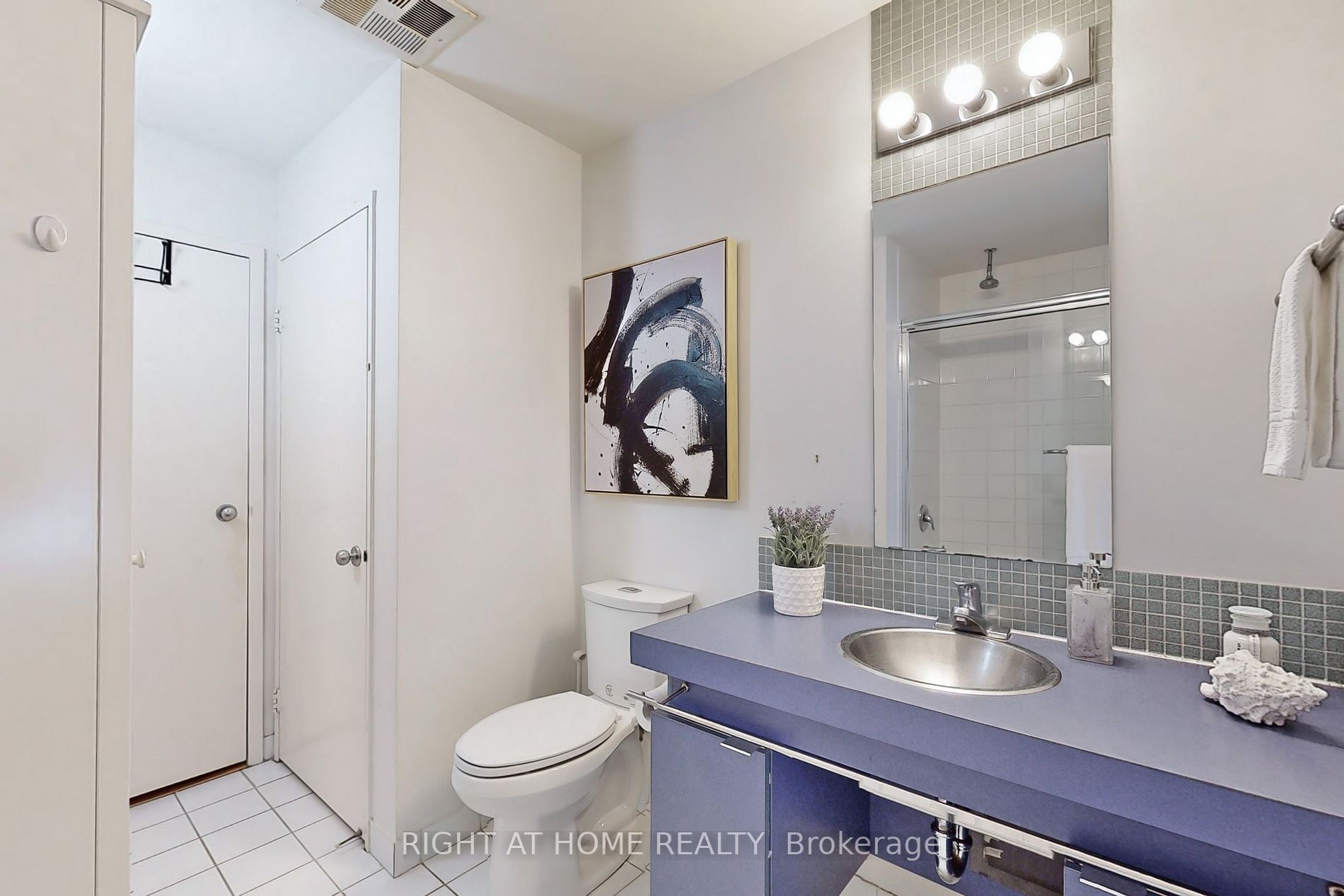 36 Charlotte St 405
