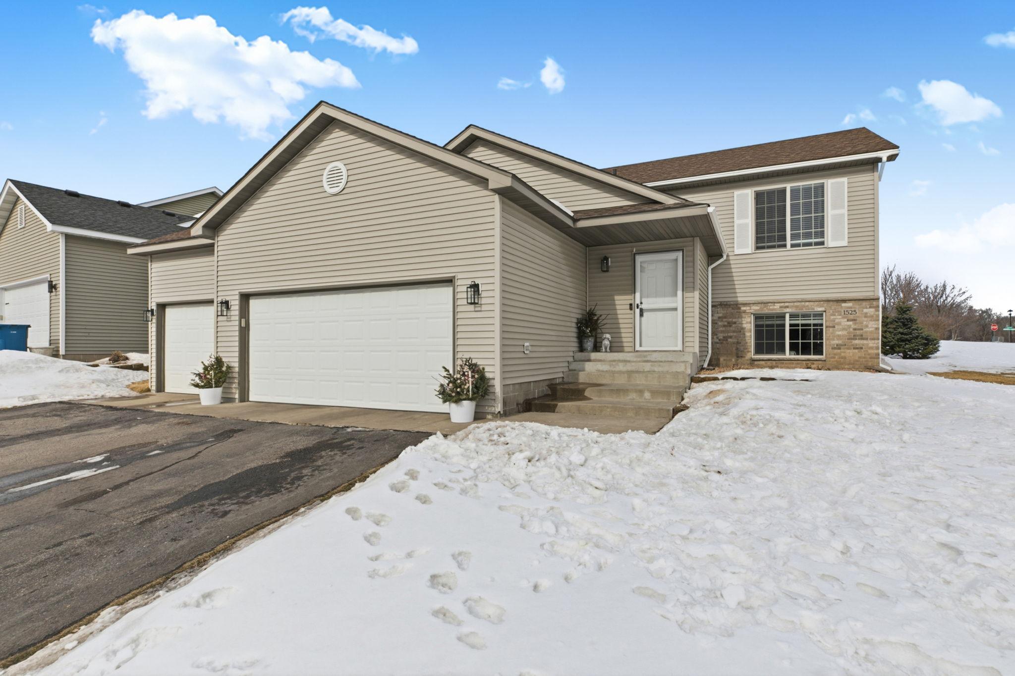 1525 Park View Lane NE