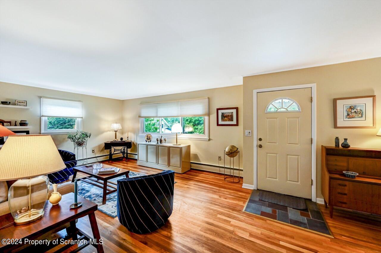 400 Montrose Avenue L113