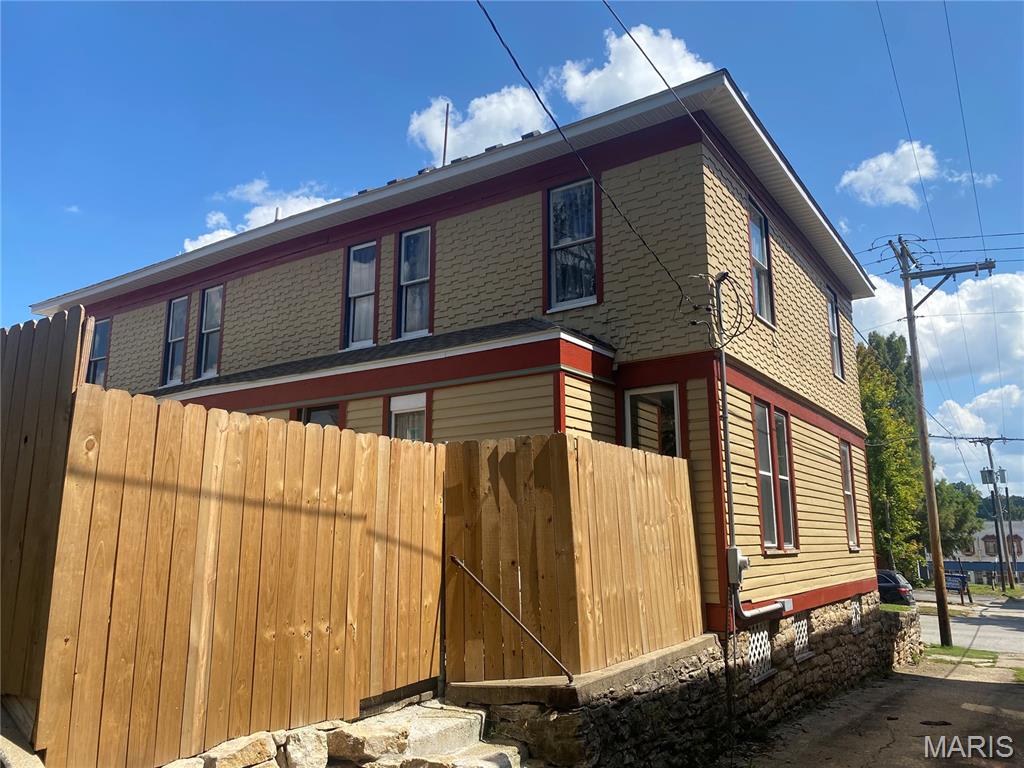 608-610 Center Street