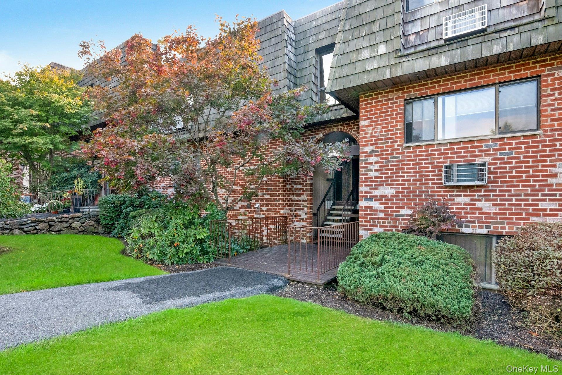 7-10 Briarcliff Drive S 10