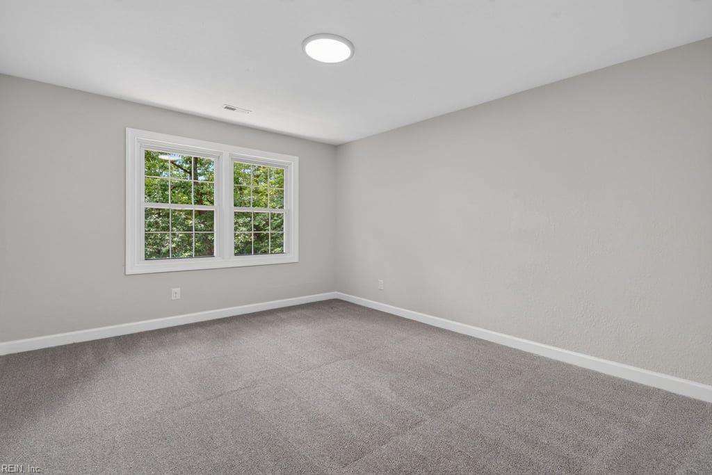 112 W Rexford Drive