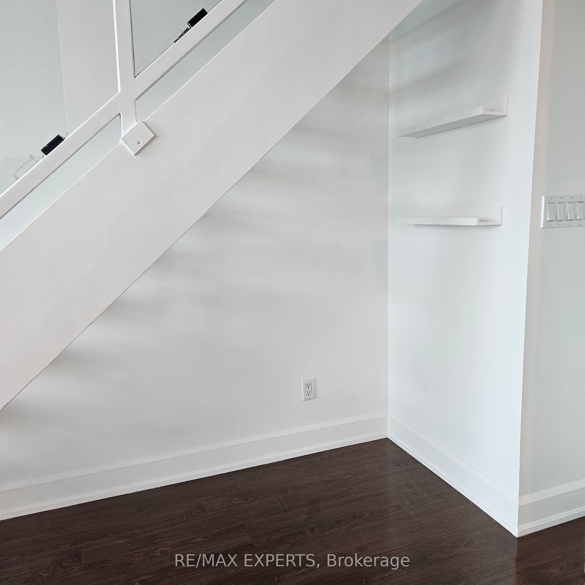 200 Manitoba St 426
