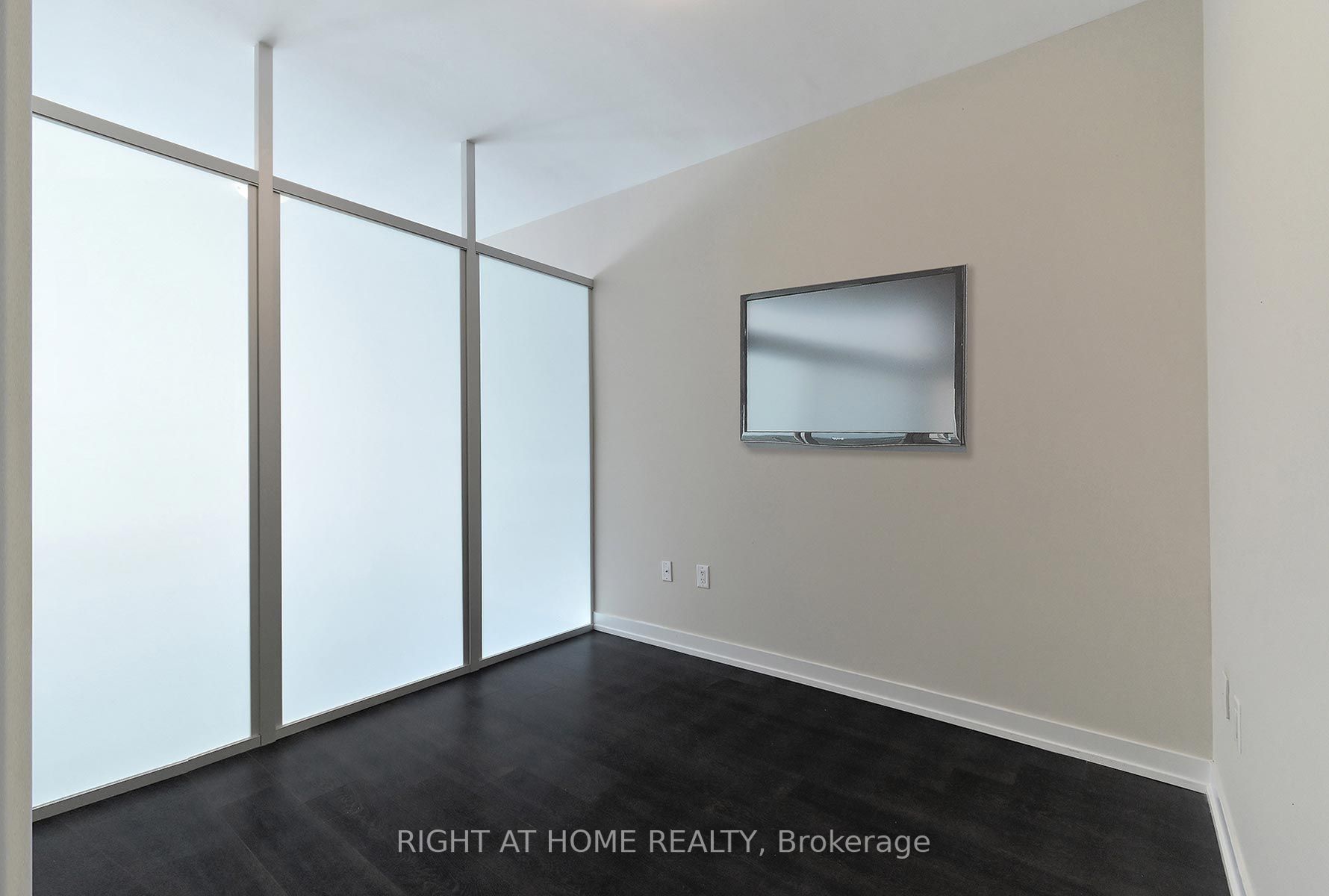 426 University Ave 3207