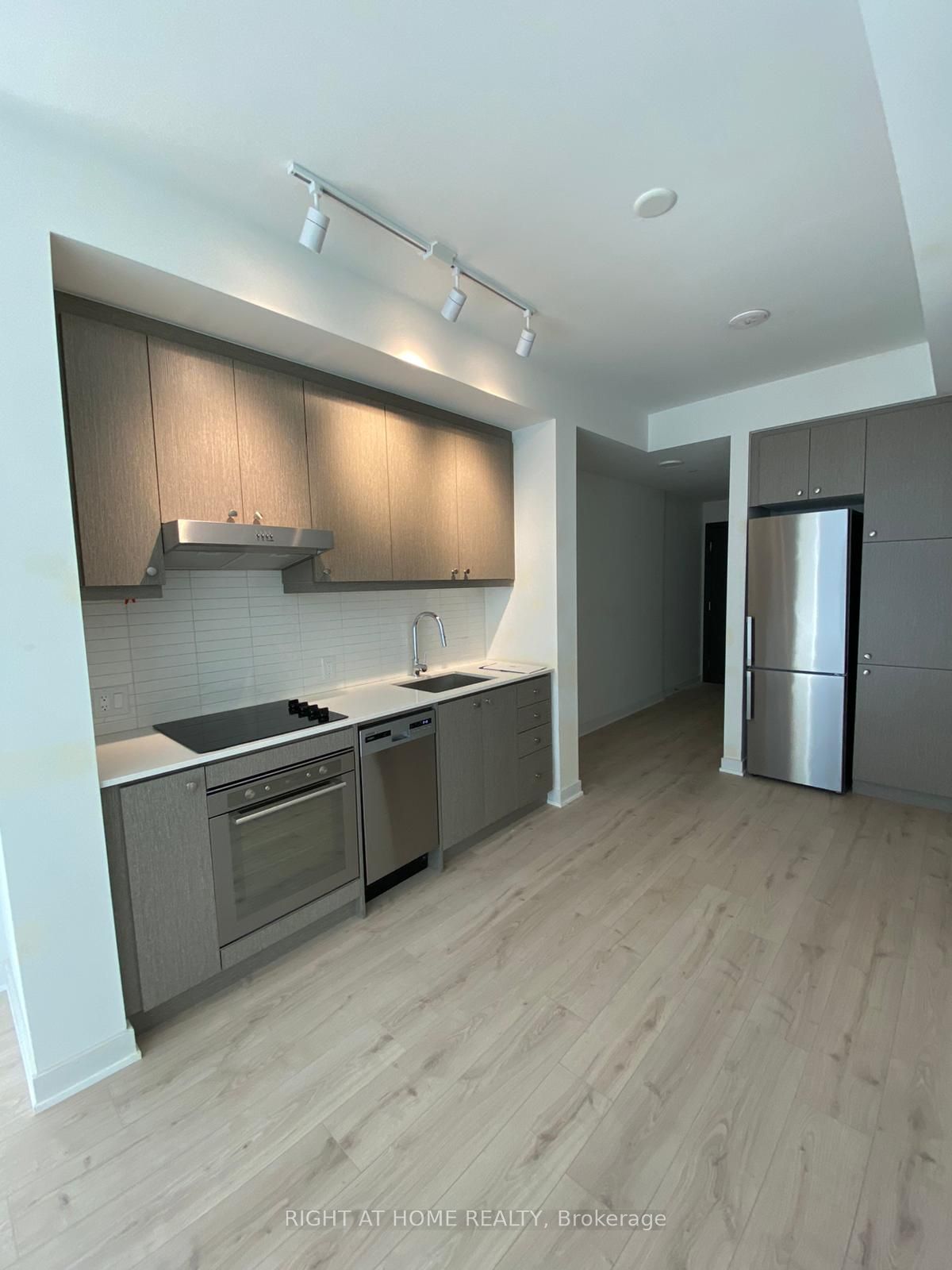 9 Tecumseth St 812