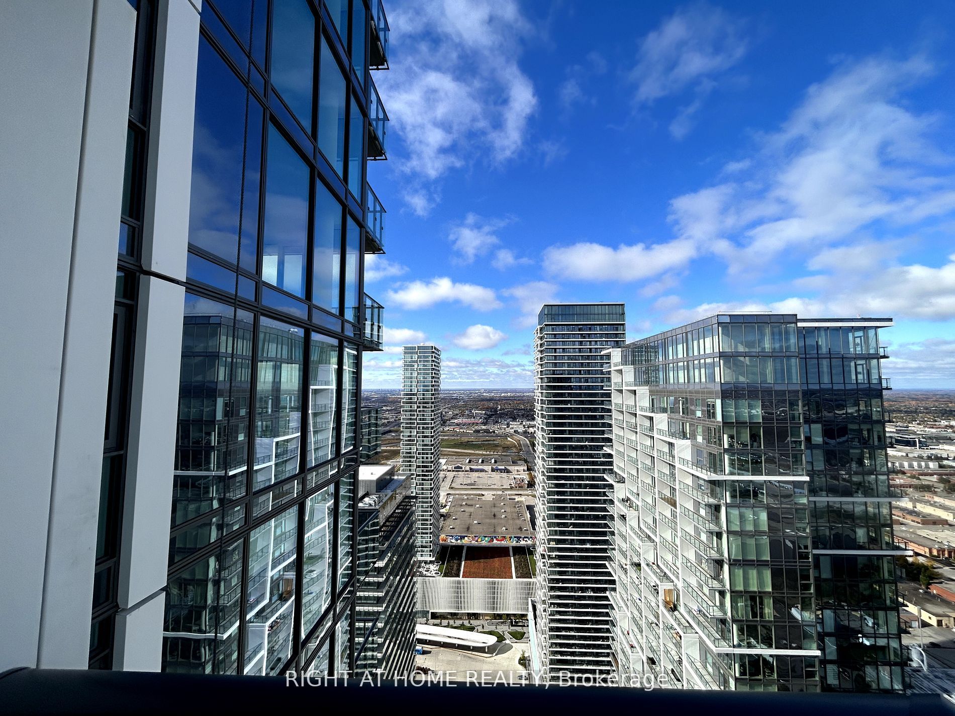 7890 Jane St 5207