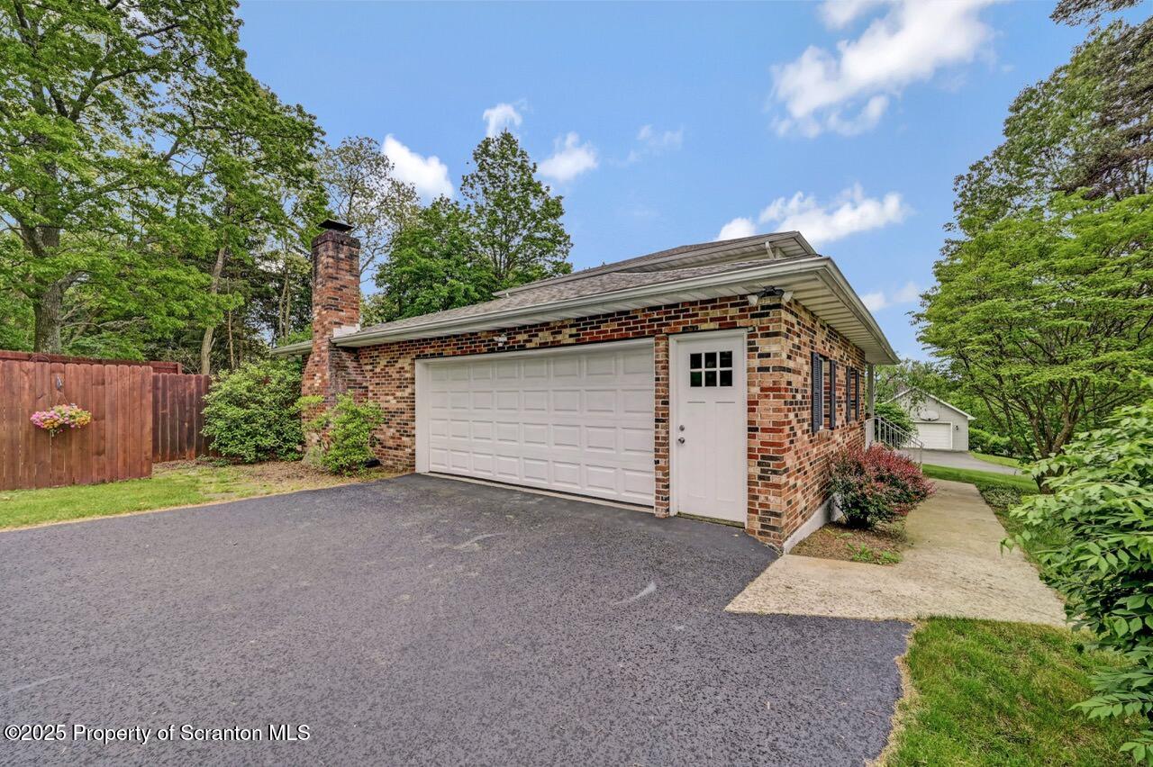 1001 Woodland Way