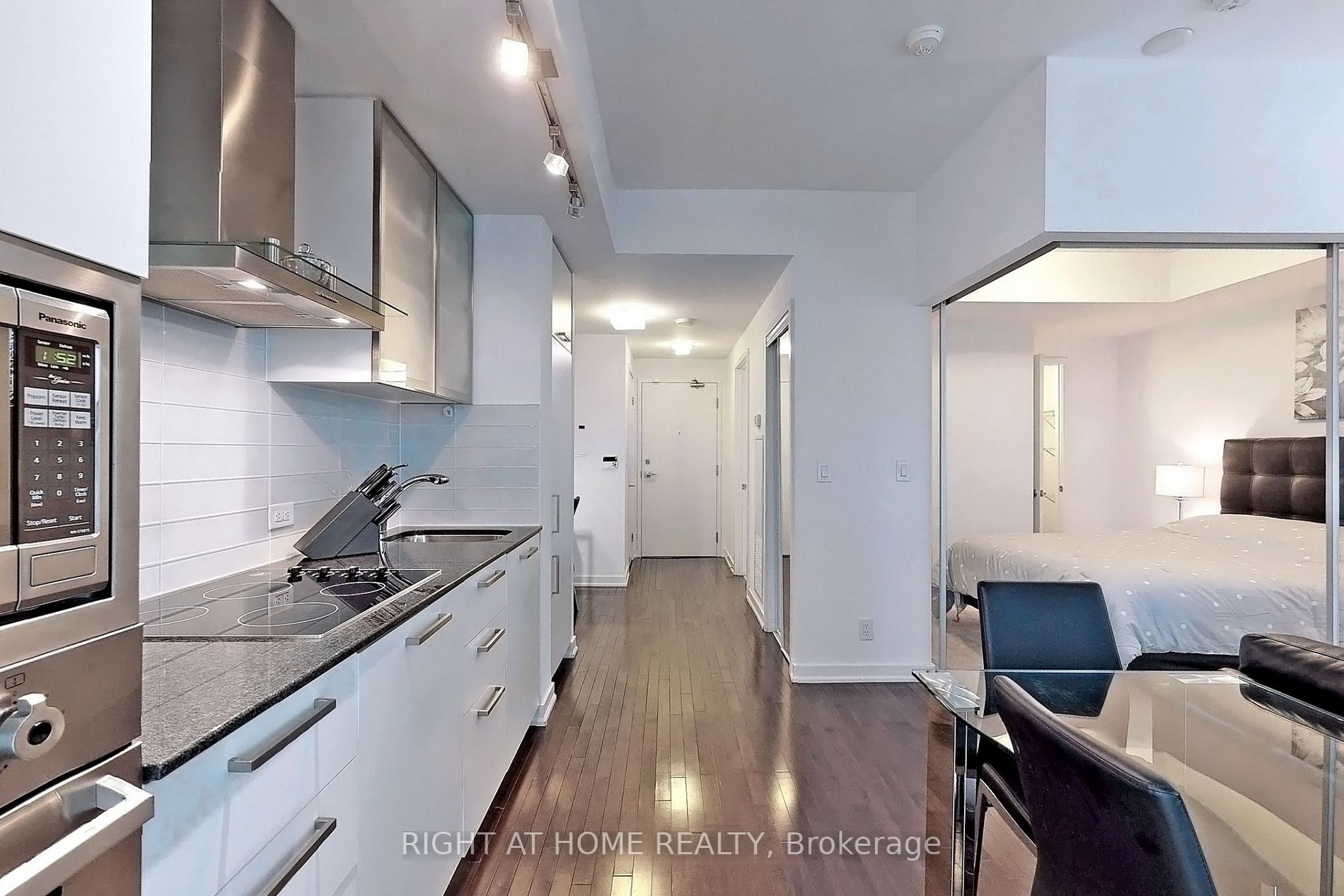12 York St 2406