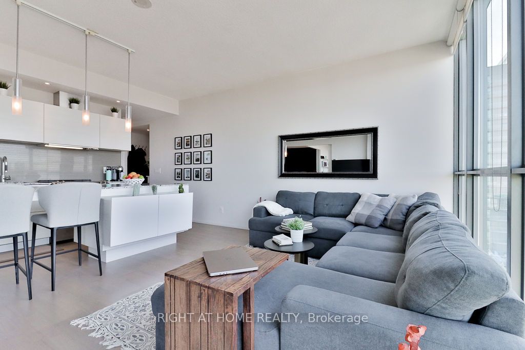 8 Charlotte St 2809