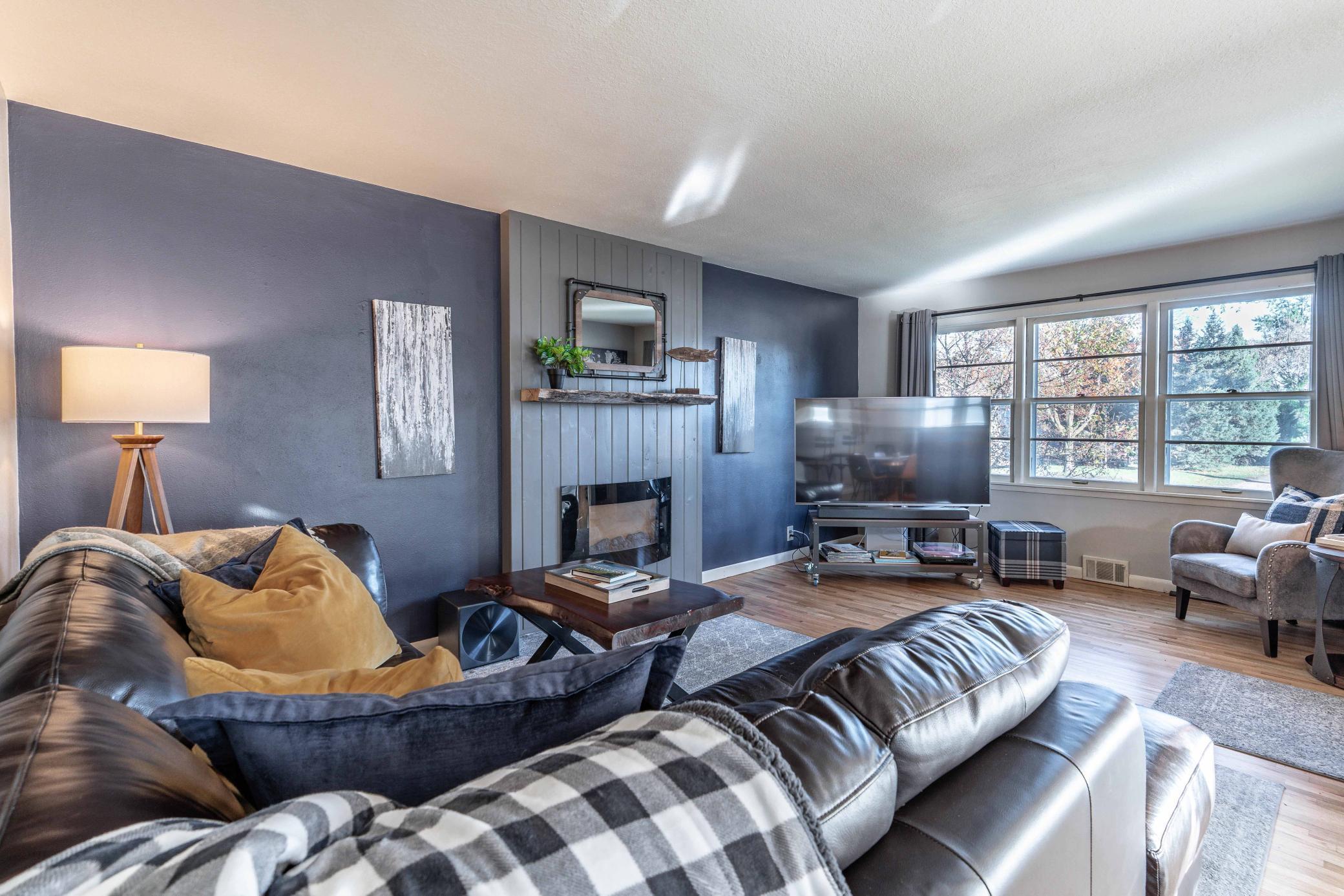 509 W Douglas Avenue