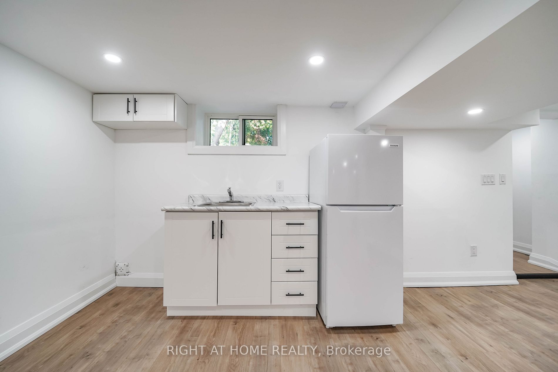 801 Coxwell Ave