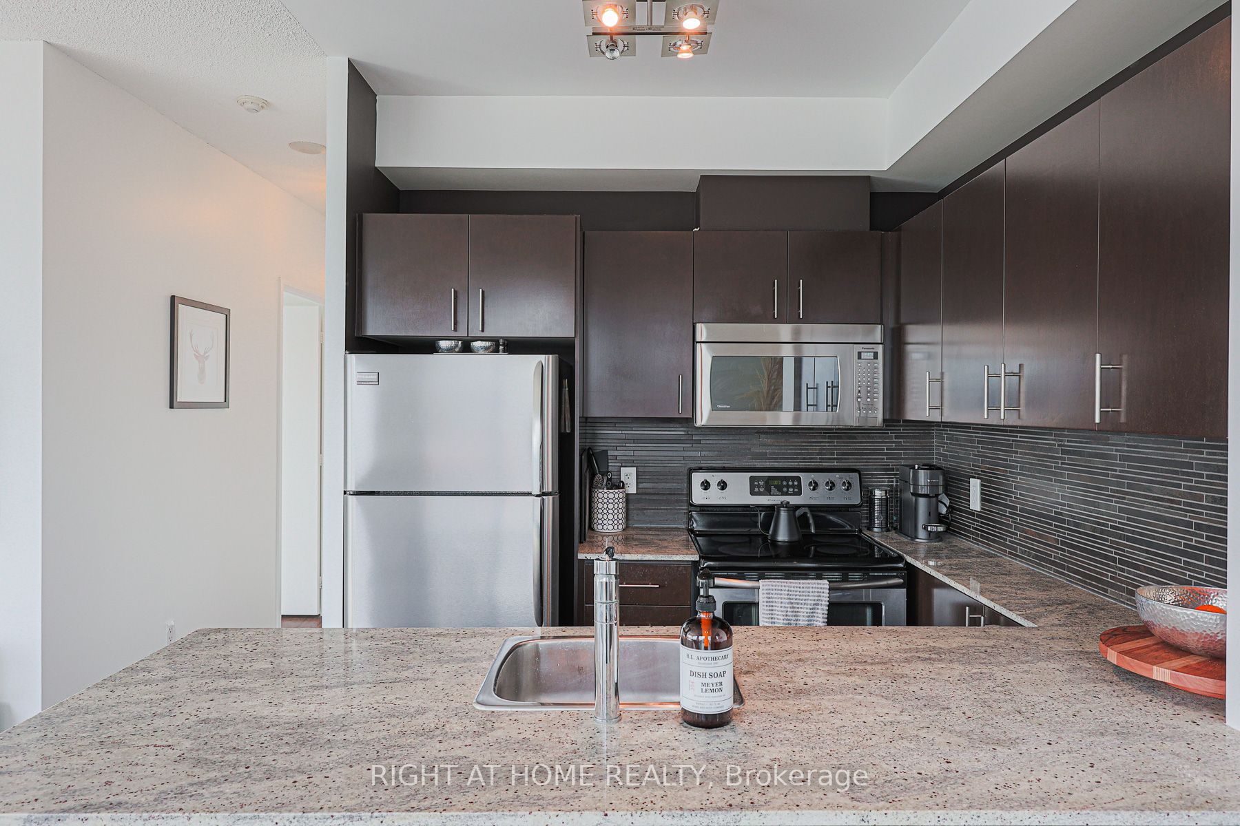 1 Cole St 907