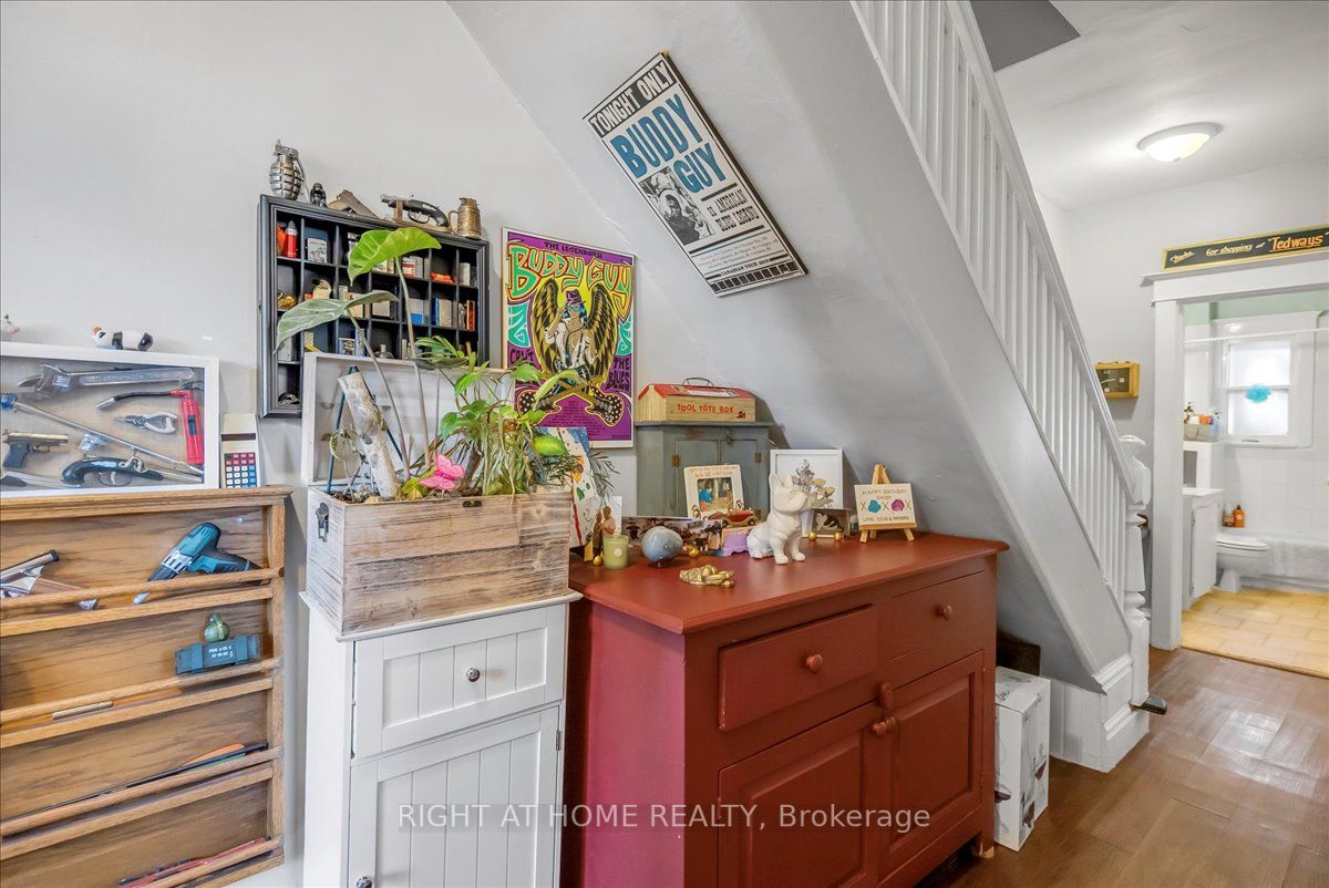 110 W Donlands Ave