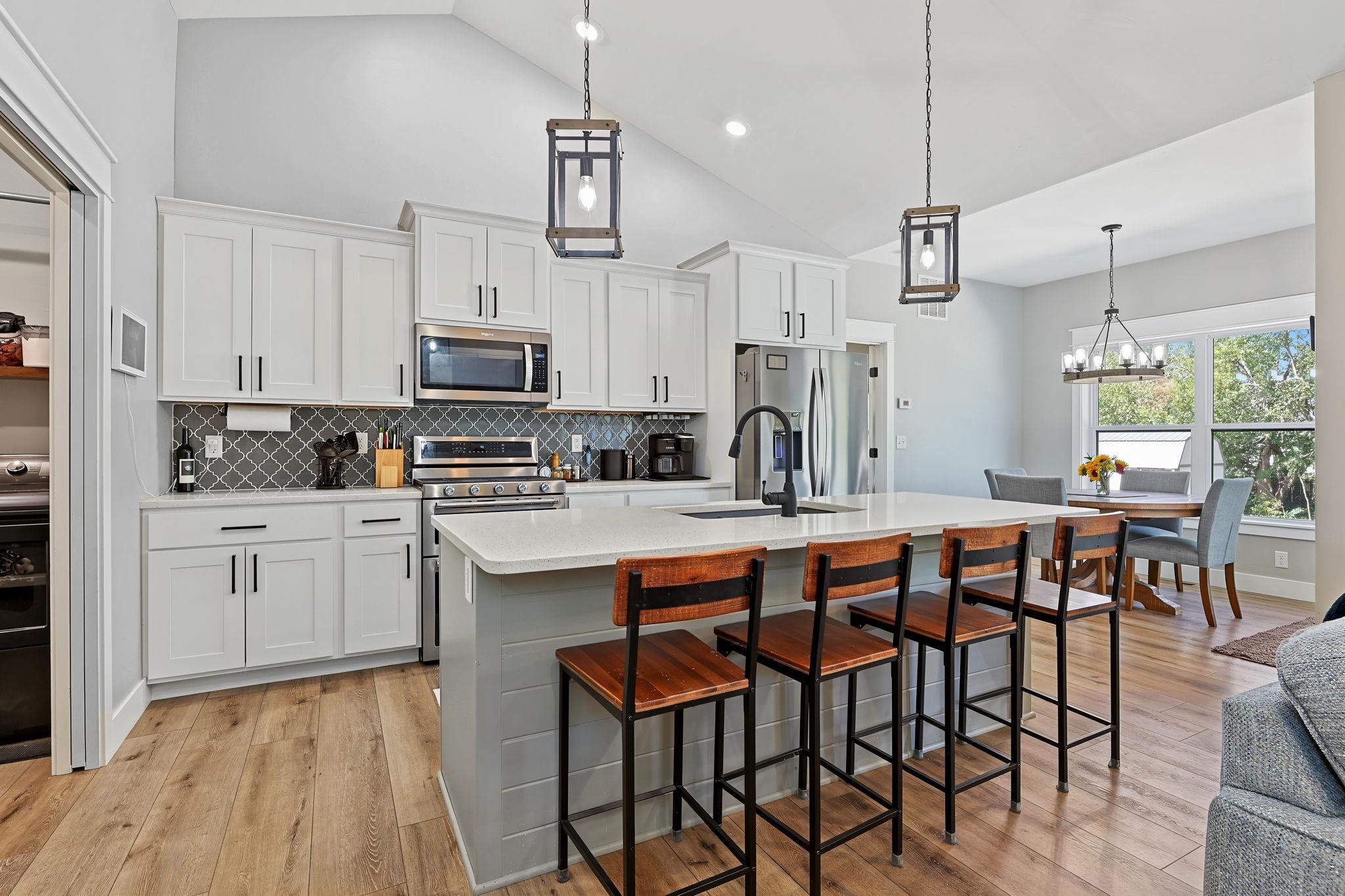 2116 Eastridge