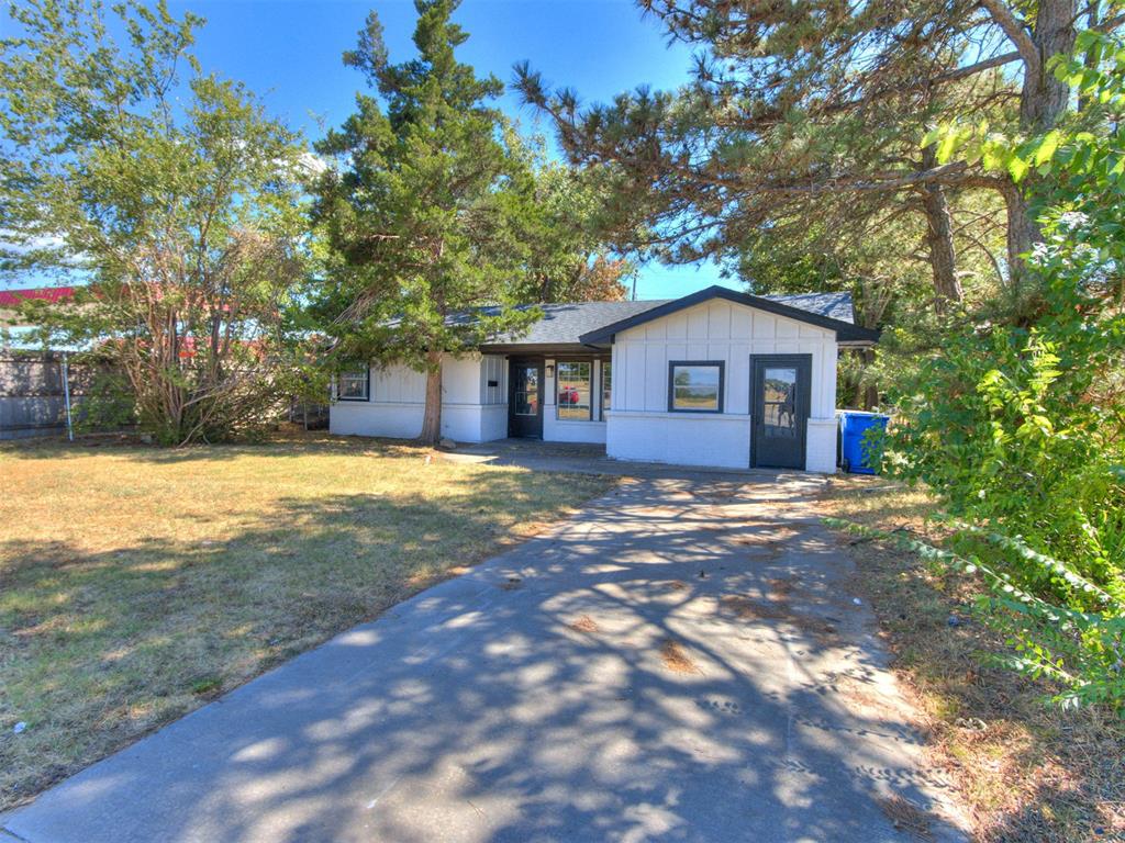 Looking for your perfect home in Norman North Schools? Here it is. Home has been thoughtfully updated. New carpet in the bedrooms. Wood flooring in living room and kitchen. Bathroom is super cute!!! Conveniently located close to I-35, wonderful shopping and all the restaurants. Perfect for the first time homebuyer, college students or investors. Schedule your showing today.