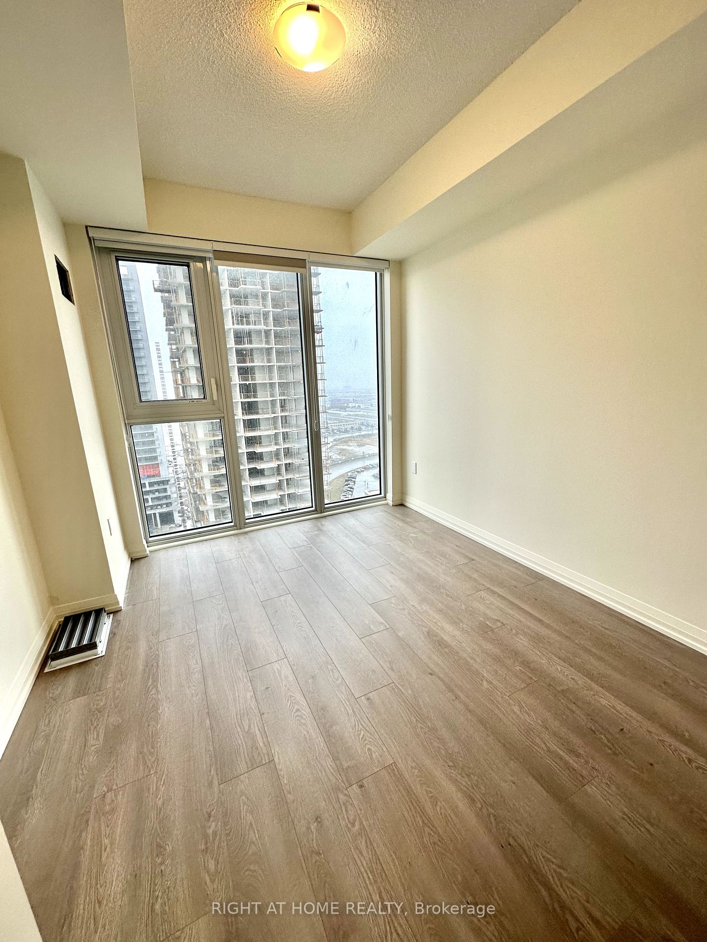 9000 Jane St 1815