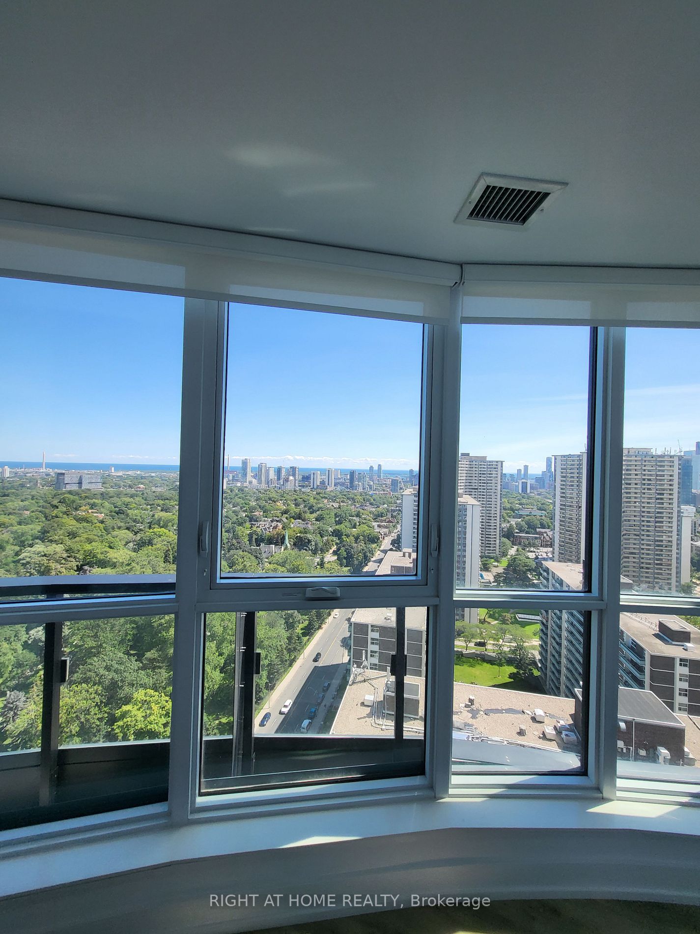 585 E Bloor St 2518