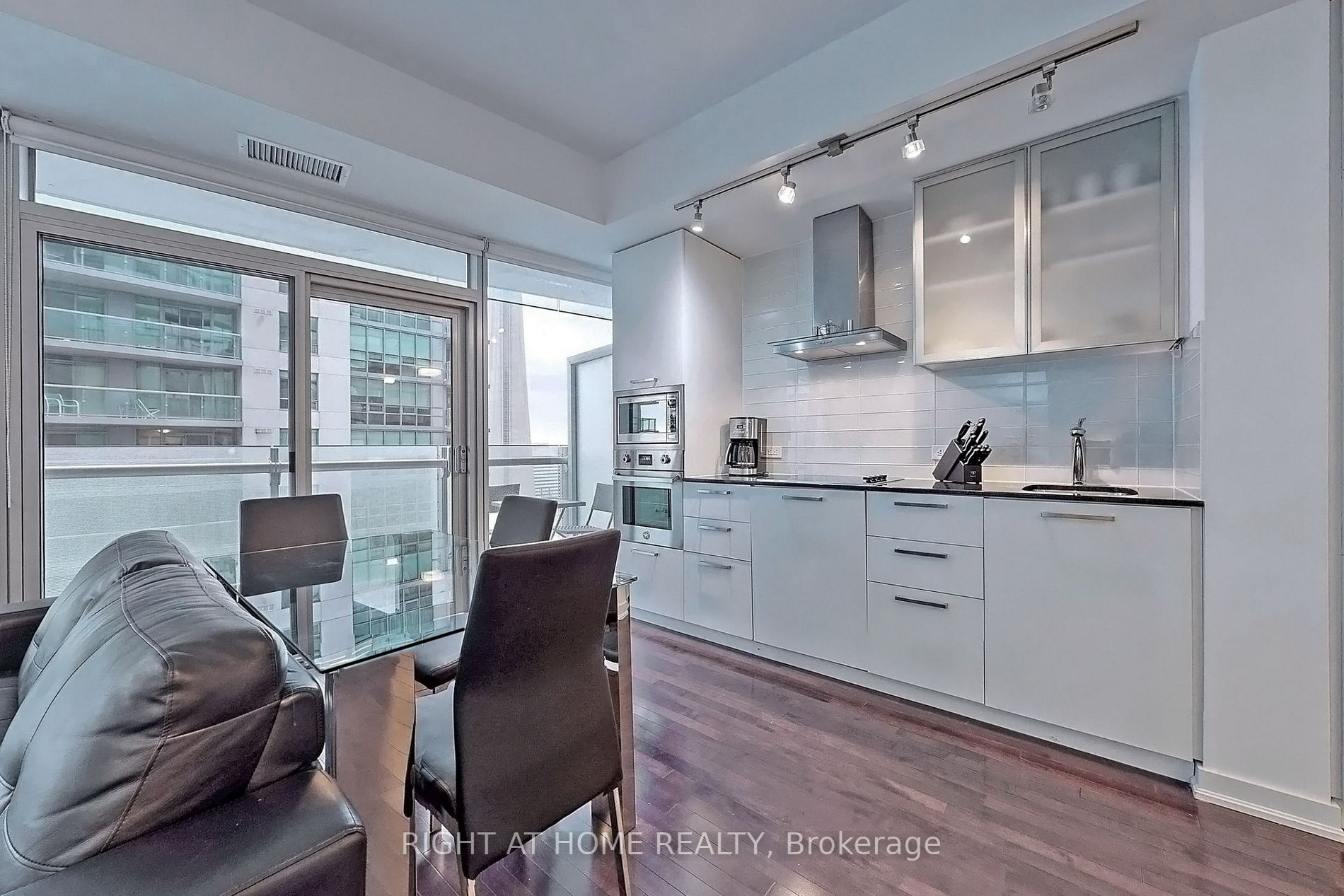 12 York St 2406