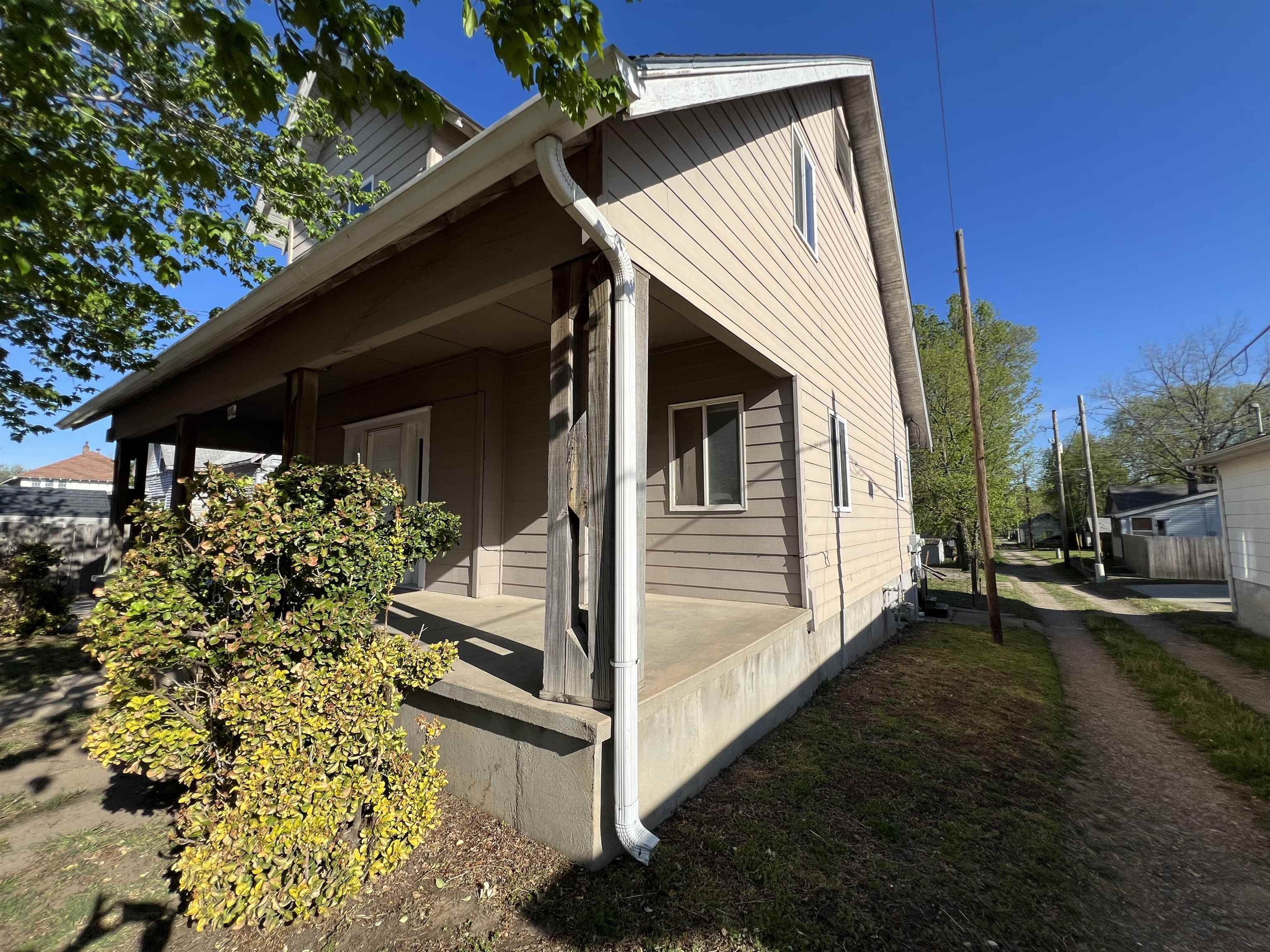 210 W Chestnut