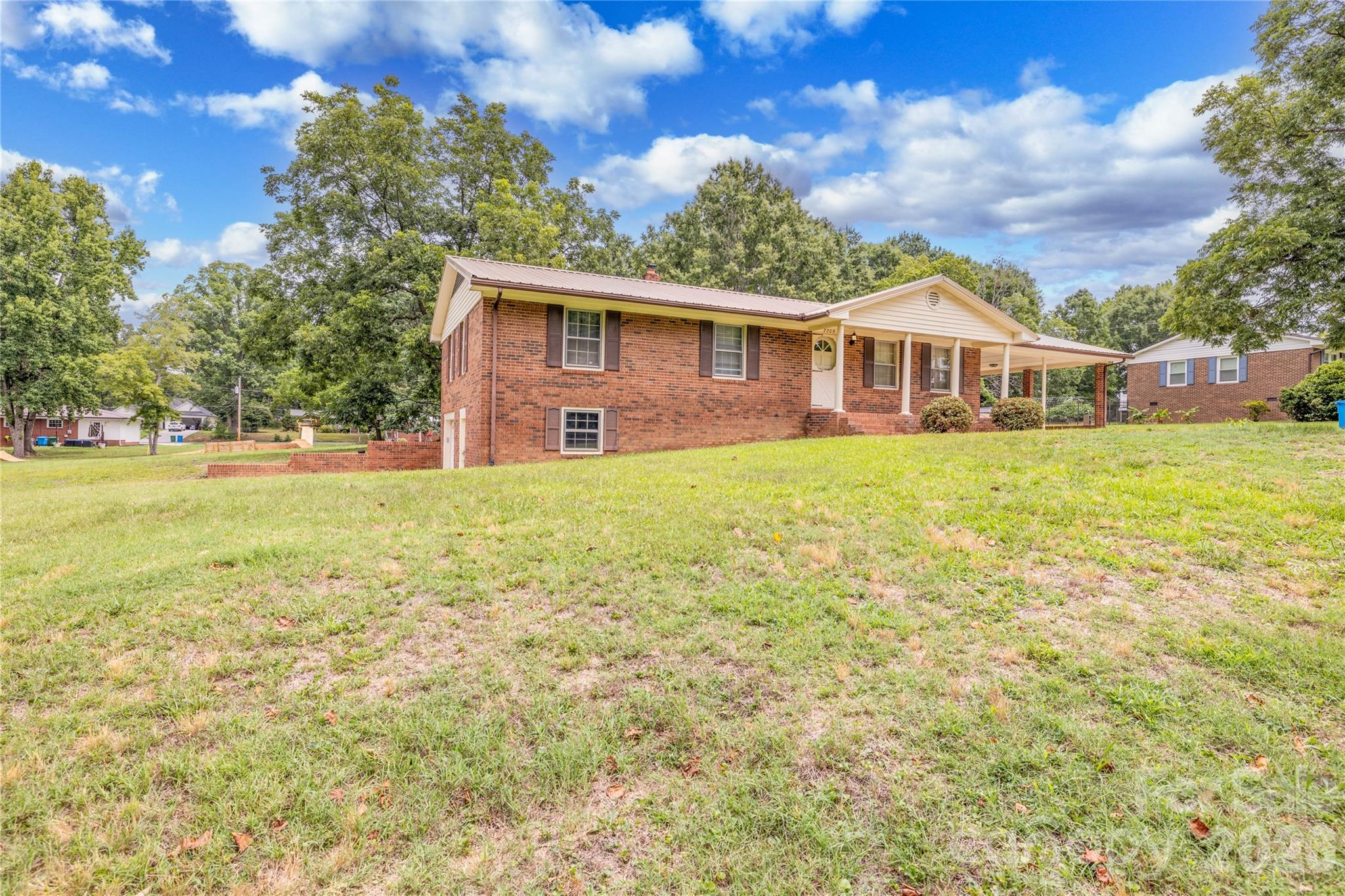 2209 Woodhurst Lane