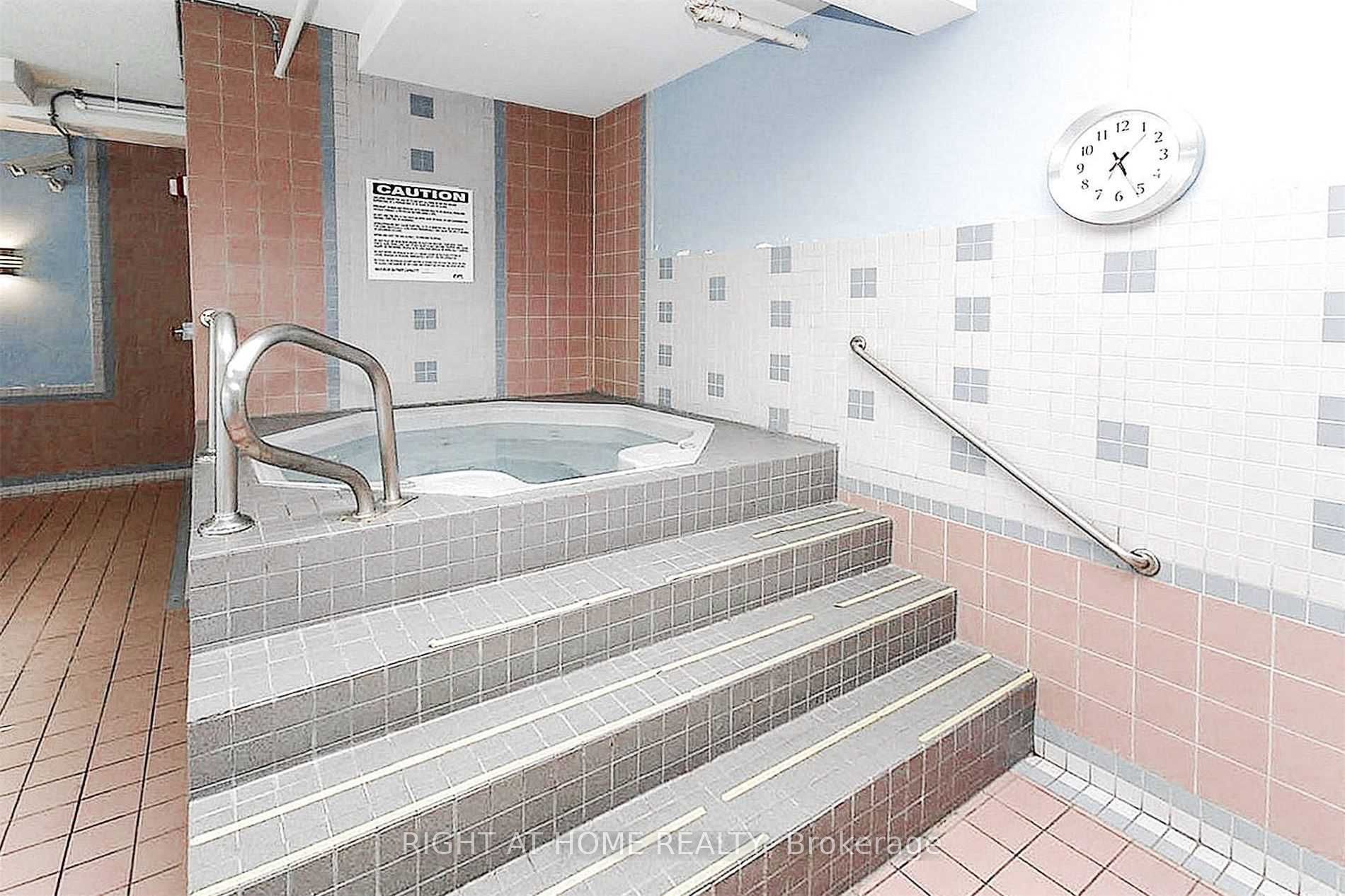 285 Enfield Pl 1009