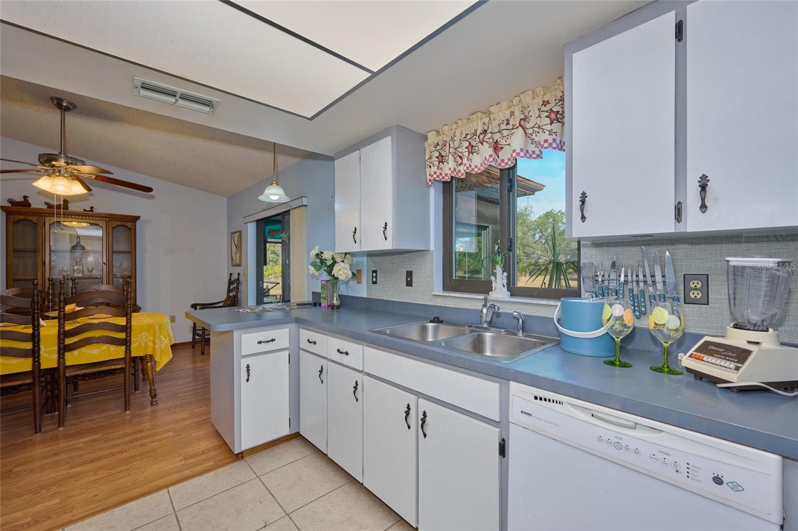 4220 Oleander Drive