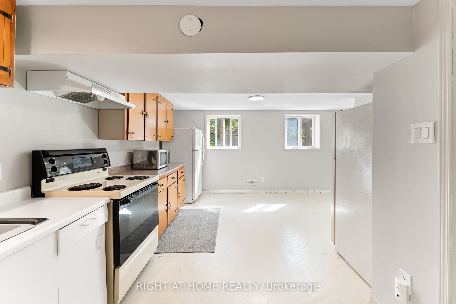 15 S 32nd St
