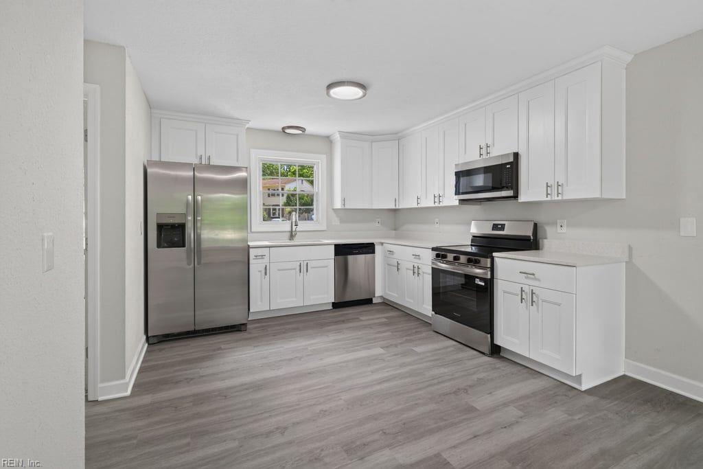 112 W Rexford Drive