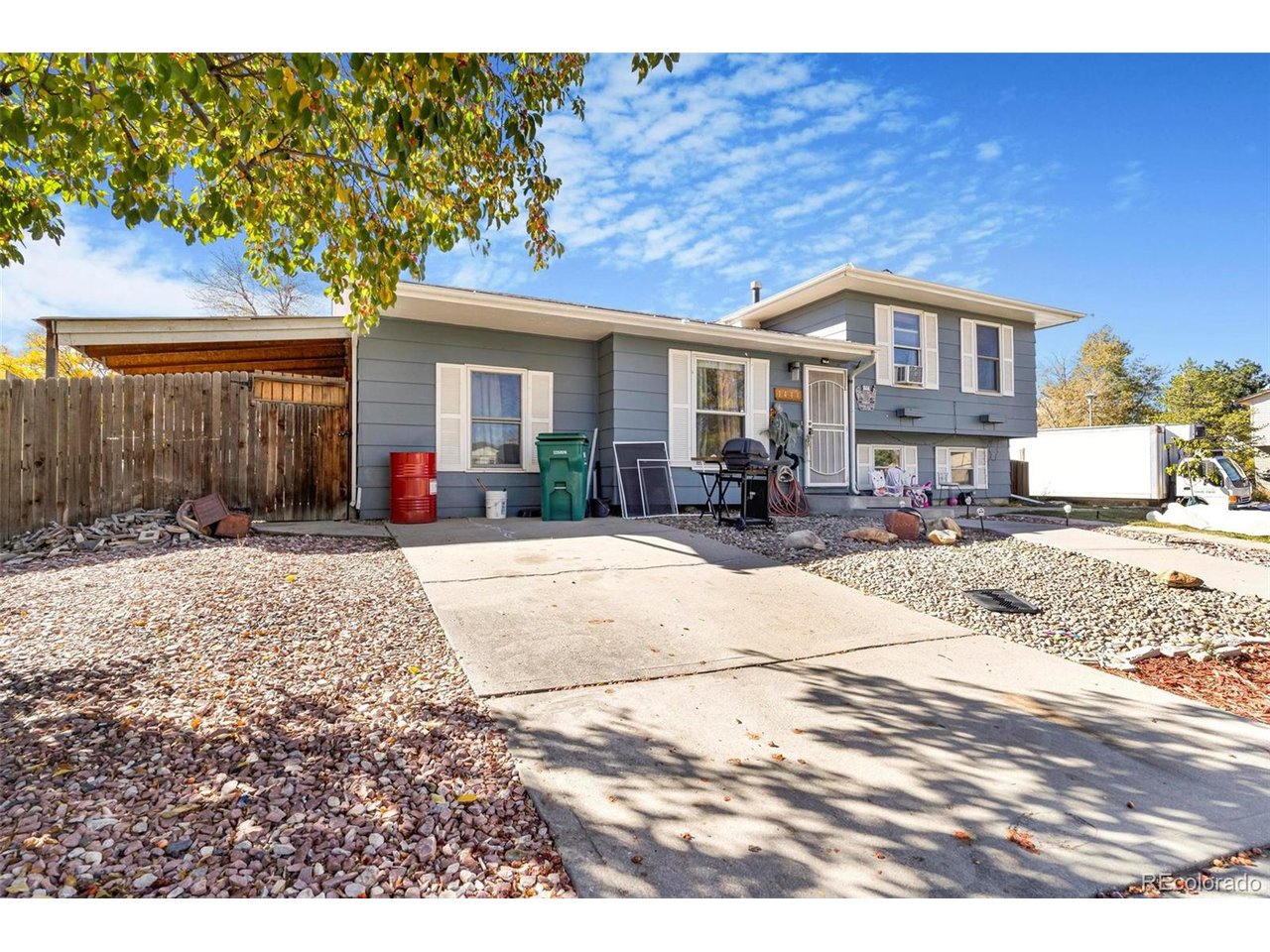 Tri-level home in the Kingsborough Subdivision. This home has been updated throughout and is ready to move in. When you enter the home there is a spacious living room that flows through to the kitchen which has been just updated and comes with newer stainless steel appliances. The lower level has big family room plus a storage/closet room. The laundry room is in the lower level which also has a 3/4 bathroom. Upstairs you can find 2 large bedrooms plus a full bathroom. There is also 2 new non-conforming bedrooms on the basement for a total of 5 bedrooms. This home sits in a corner lot which offers ample parking space. Near Restaurants, 7 mines from the Aurora Mall Shopping centers, Grocery stores, Parks and Trails.