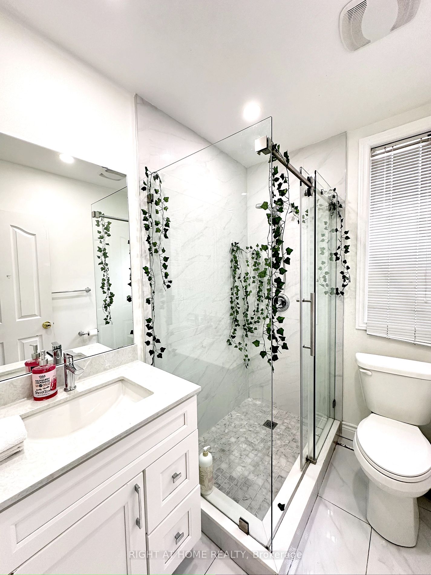 12 N Foxley St 2nd/3rd