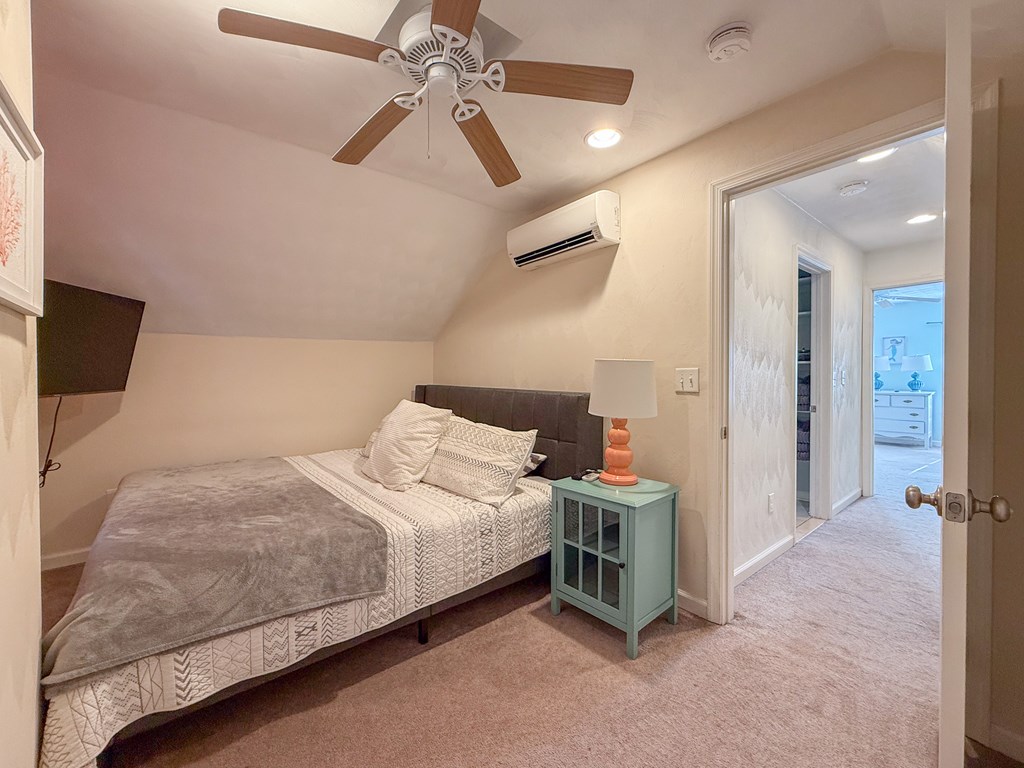 521 Mason Ave 578