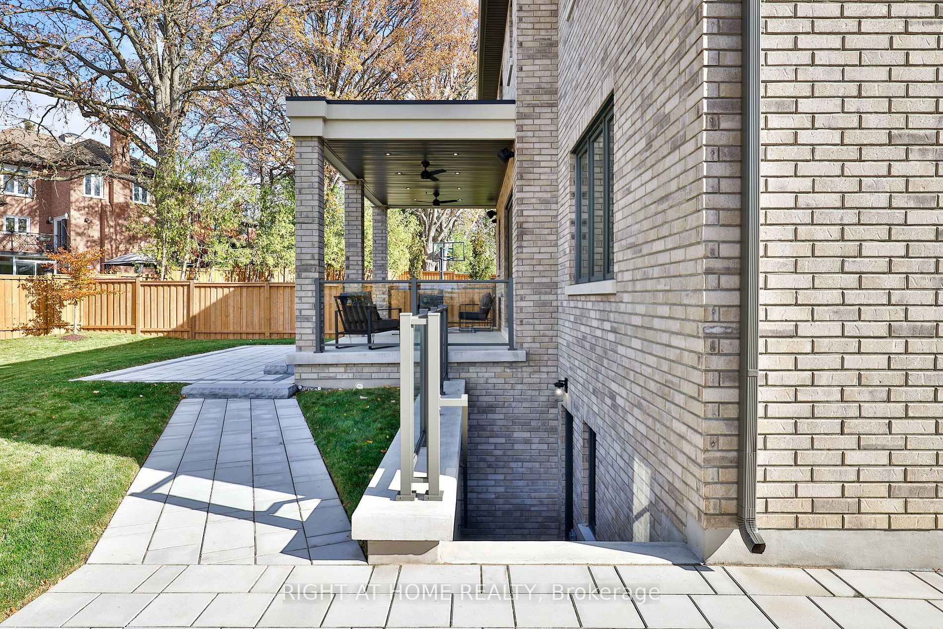 8 Hughson Dr