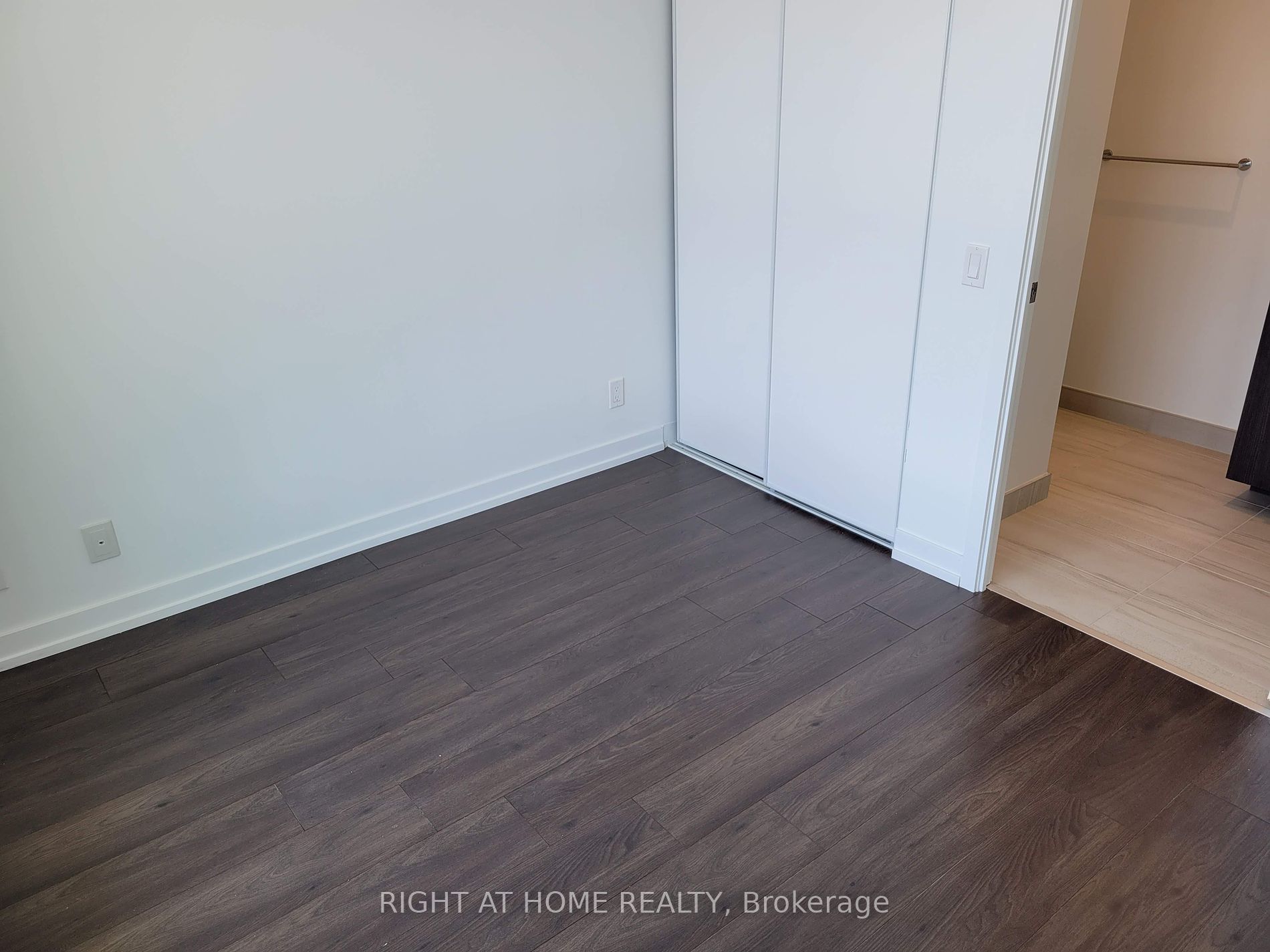 950 Portage Pkwy 6107