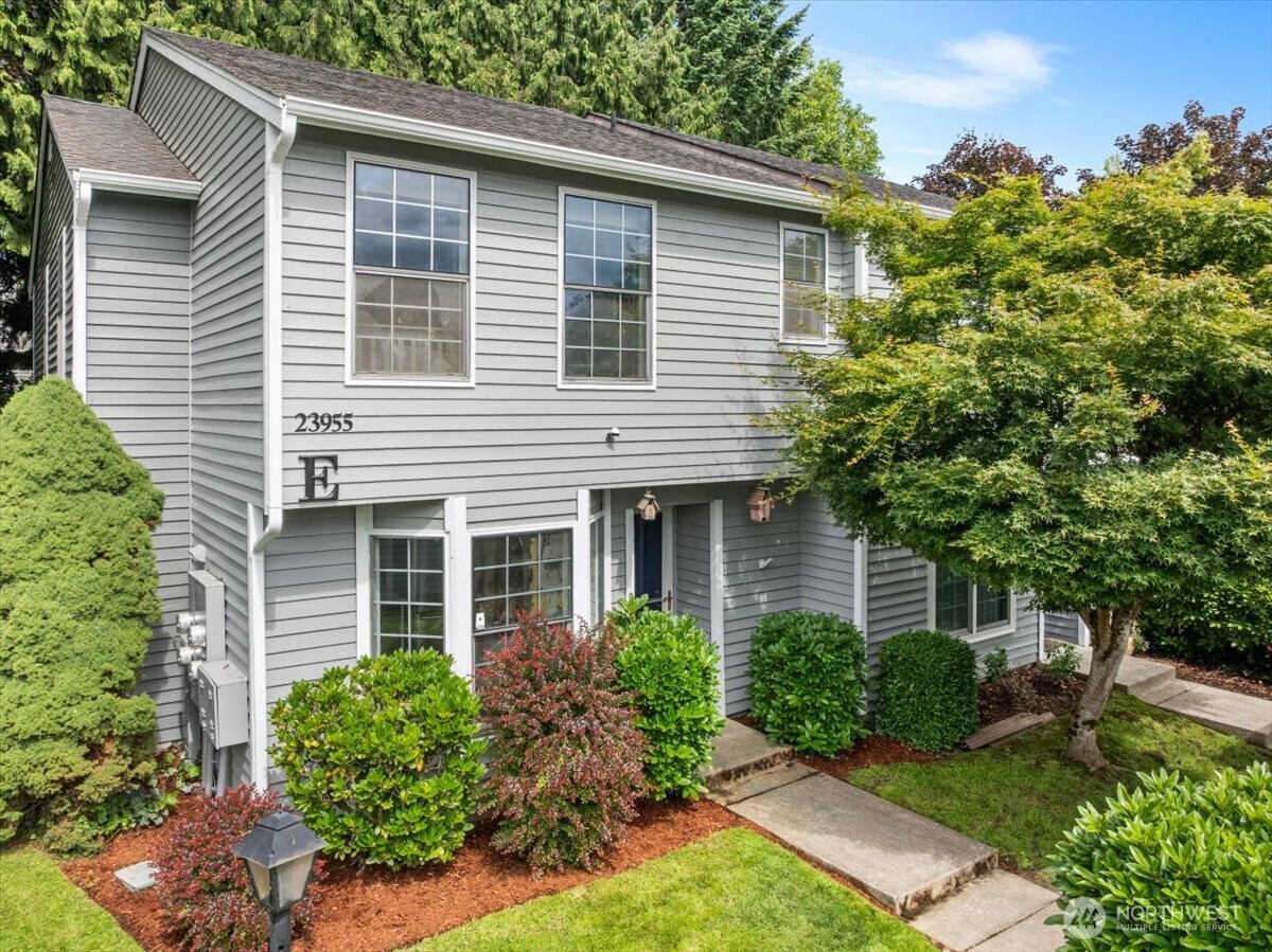 Welcome to this beautifully updated home in The Lakes! This bright 3-bedroom, 2.5-bath, 1,244 sq ft two-story features an open layout with updated flooring, warm tones, and a cozy fireplace. The remodeled kitchen offers stainless steel appliances, a breakfast nook with bay window, and a pass-through to the dining area. Enjoy a spacious primary suite with vaulted ceilings and a private bath, plus a large patio and fully fenced backyard—ideal for relaxing or entertaining. Complete with a private garage and extra street parking, this home is move-in ready!