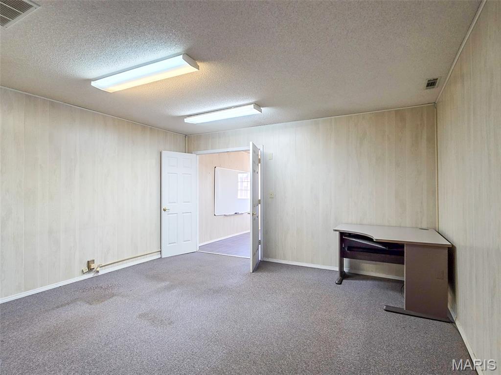 211 Lincoln Drive