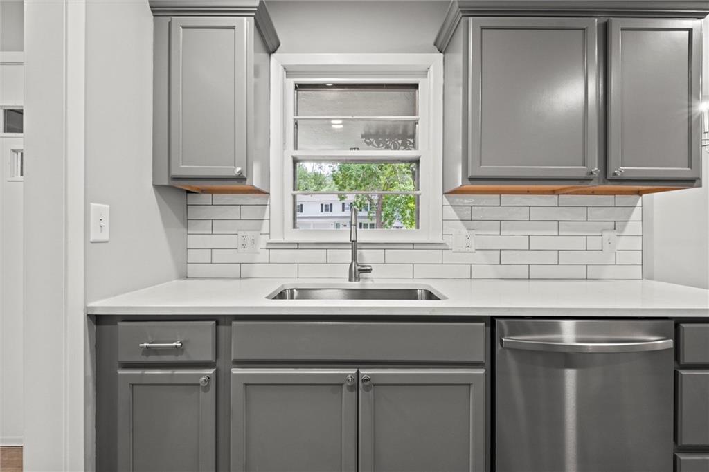 6100 Englewood Avenue